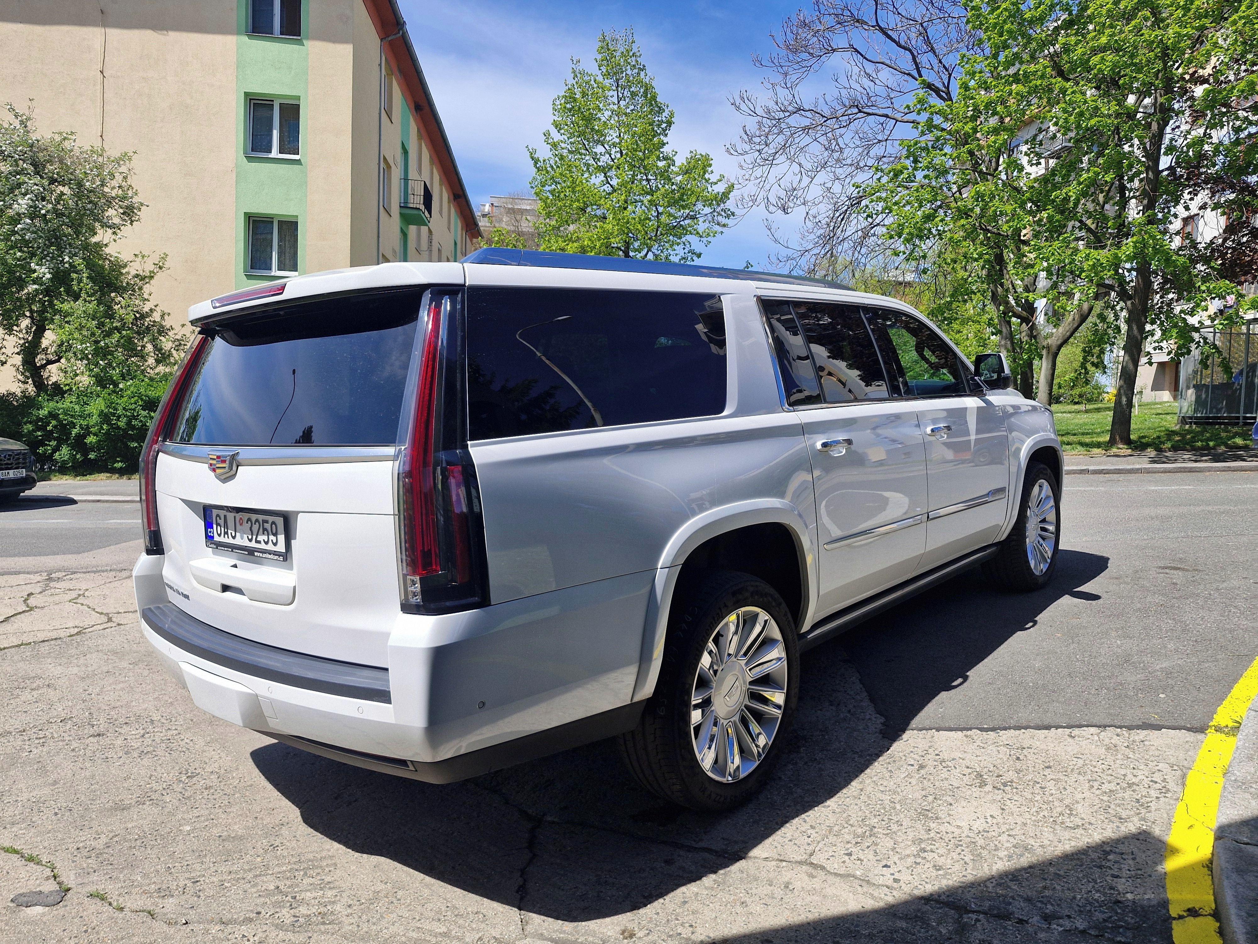 Cadillac Escalade, 6.2 ESV Platinum - fotka 3