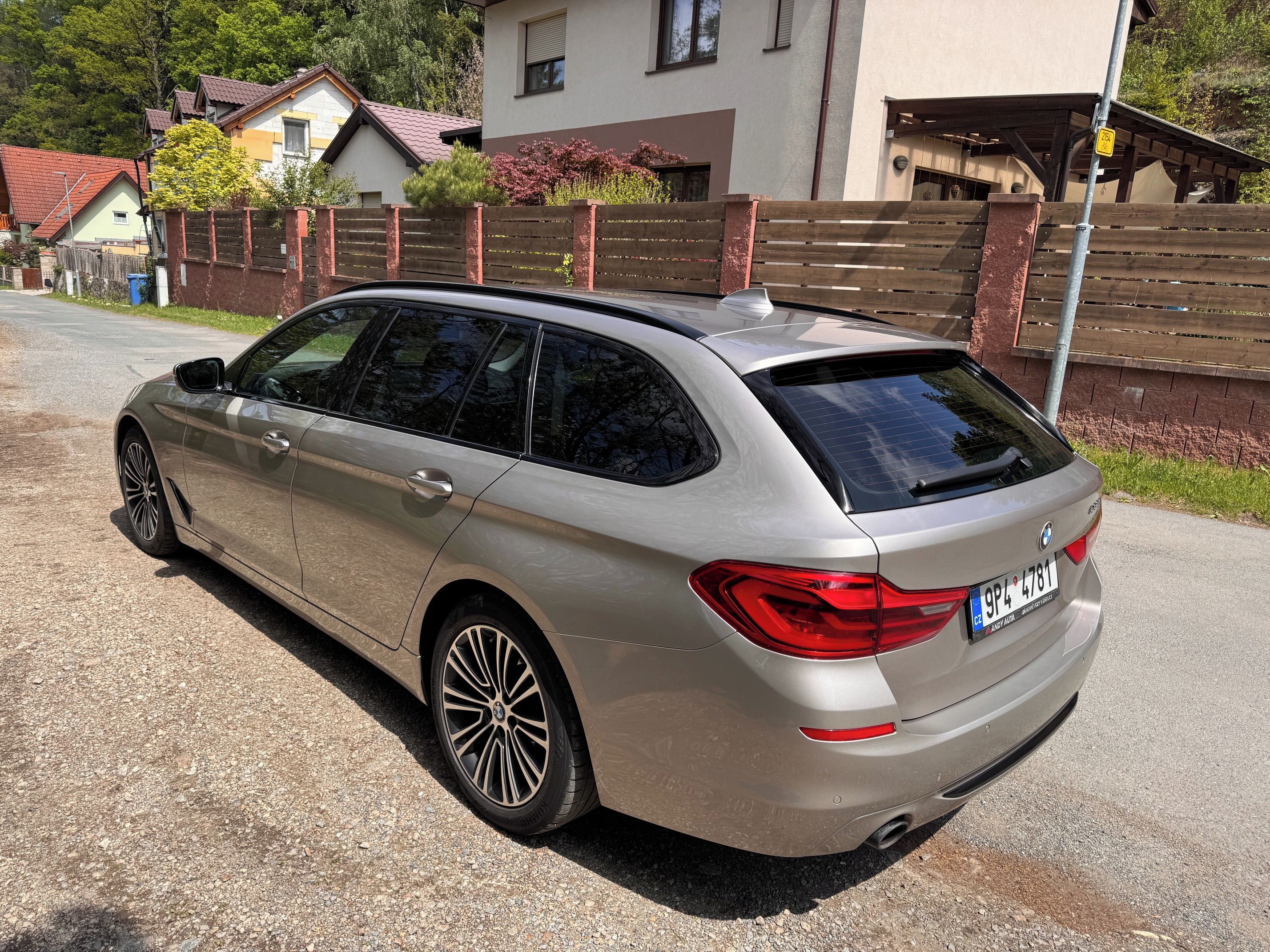 BMW Řada 5, 530d Sport Line - Po servisu - fotka 3