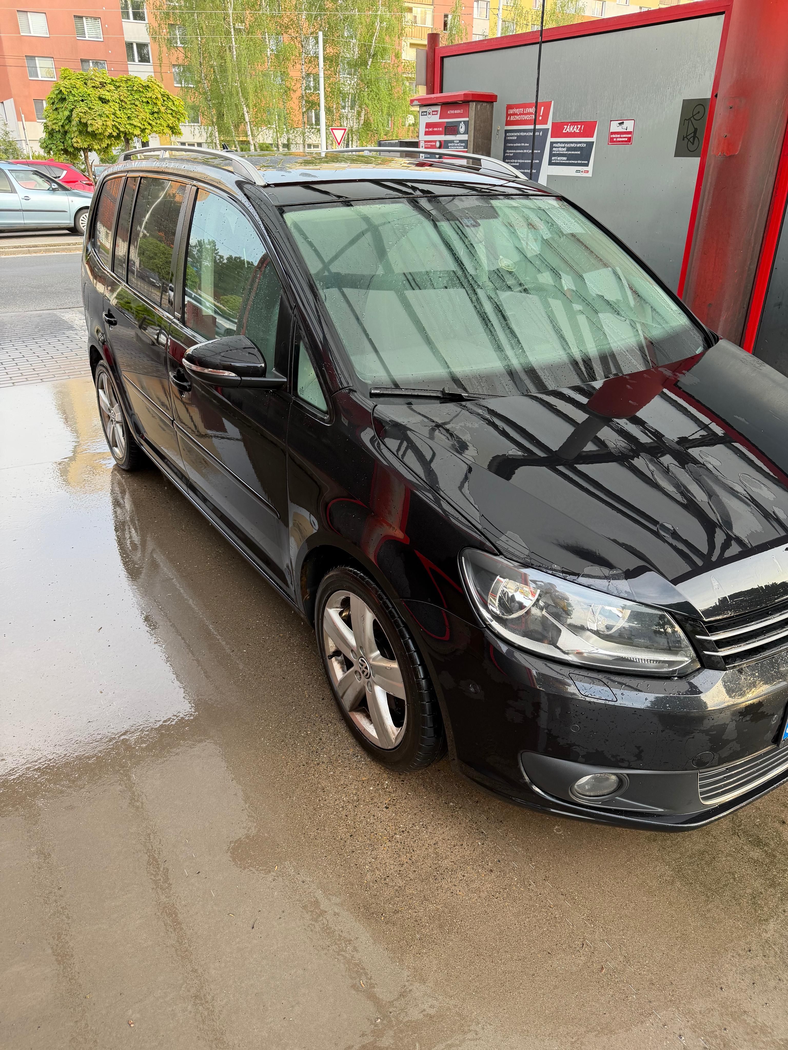 Volkswagen Touran, Spolehlivé rodinné auto s poct - fotka 3
