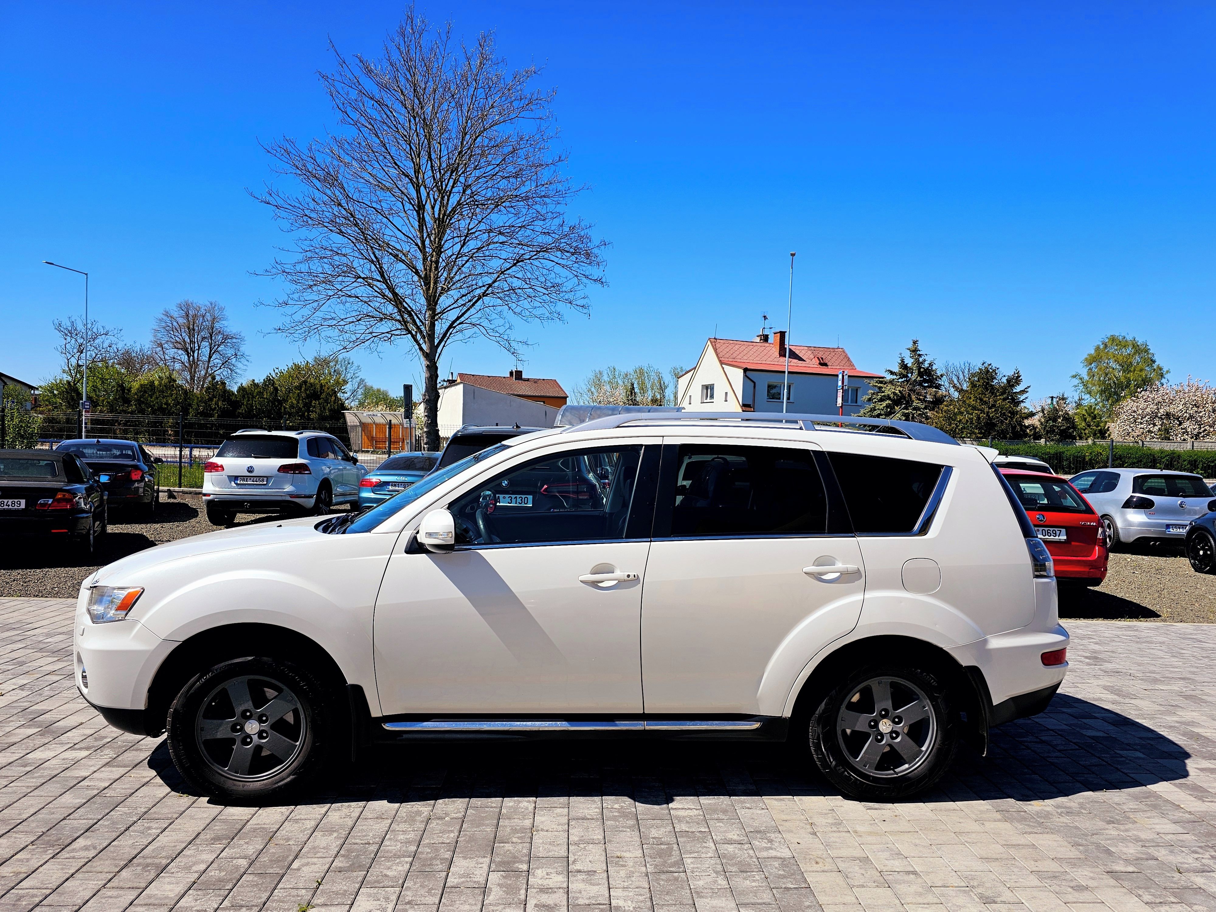 Mitsubishi Outlander, 2.2  DI-D TC-SST Intense Plus - fotka 6