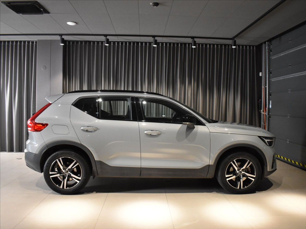 Volvo XC40, 2,0 B3 Plus Dark Bezklíč - fotka 3