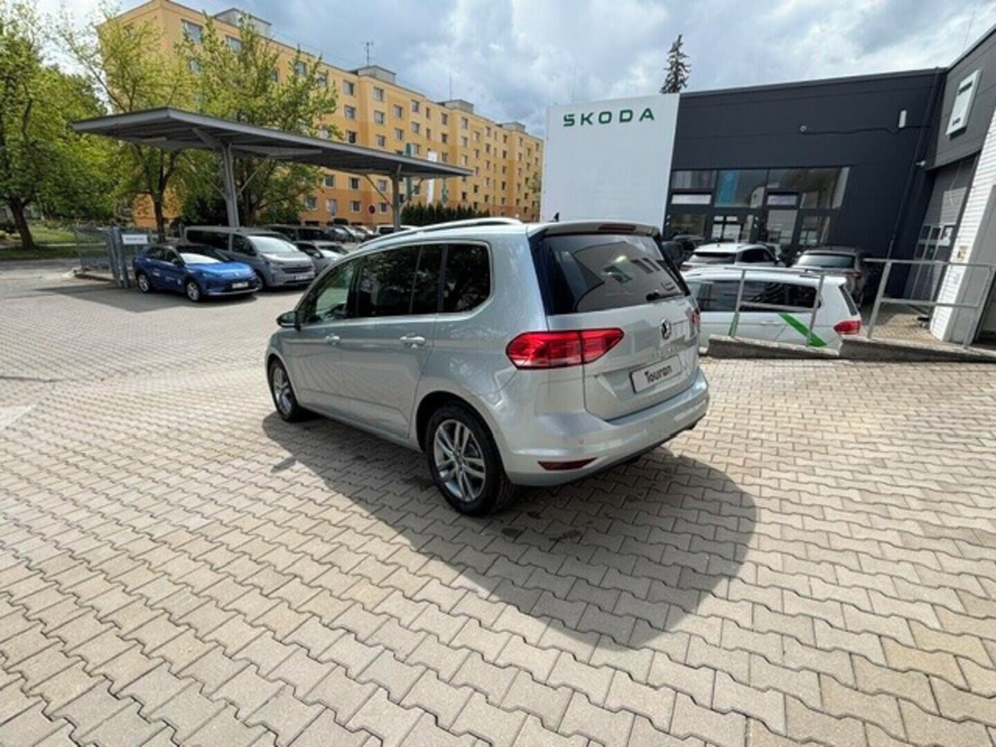 Volkswagen Touran, People 1,5 TSI EVO2 7DSG 110 k - fotka 3