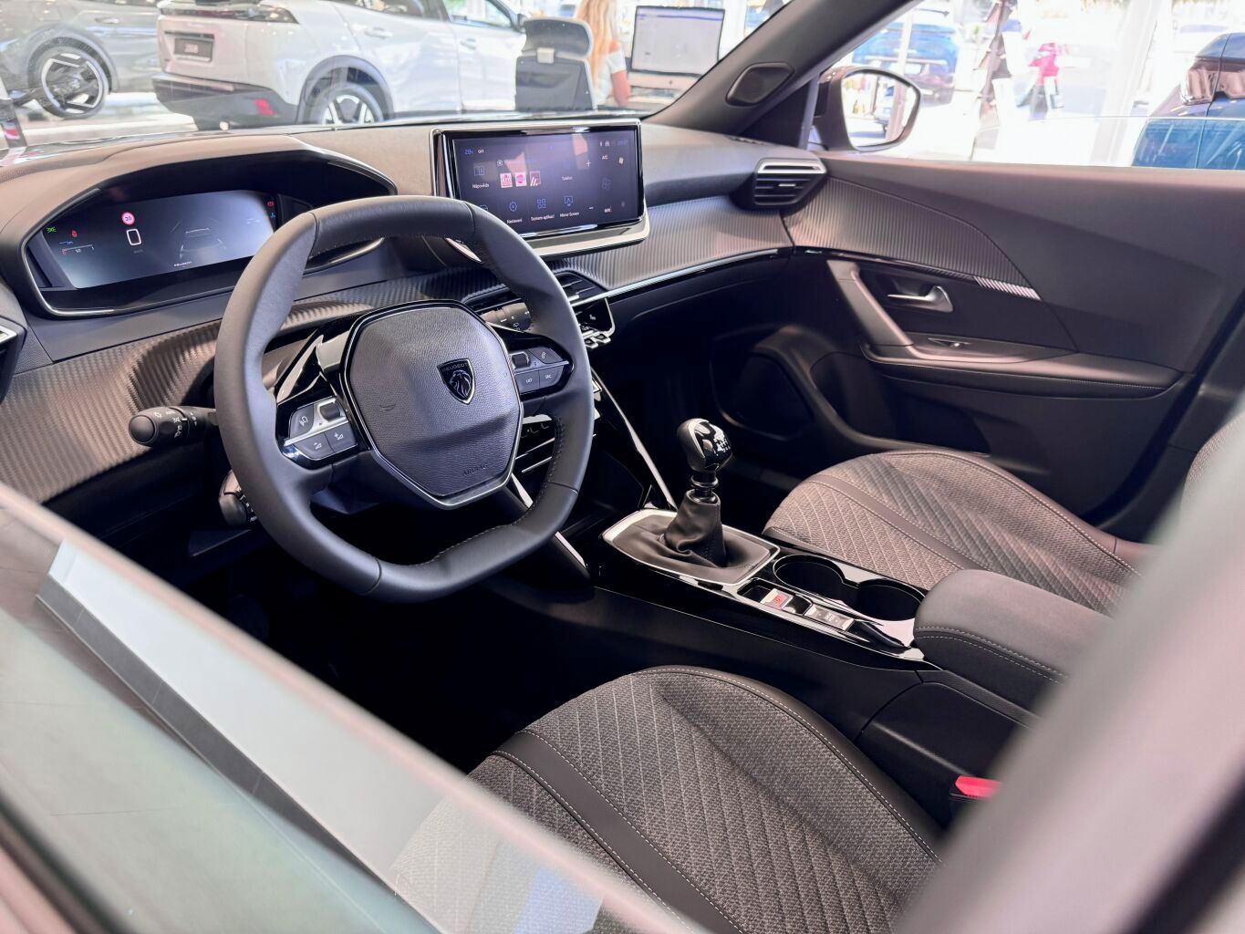 Peugeot 2008, Allure Turbo 100 koní - fotka 6