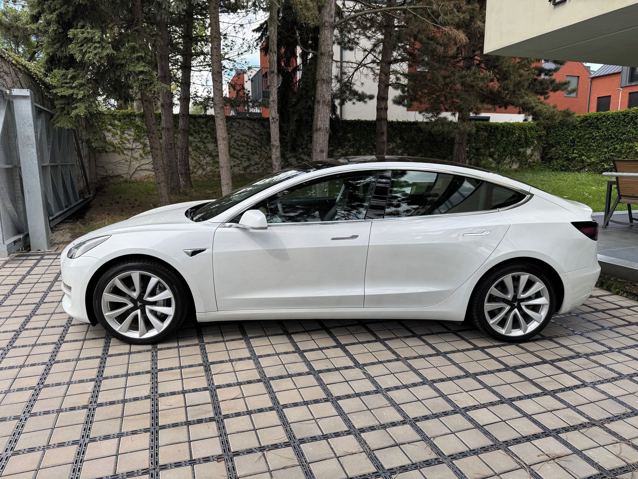 Tesla Model 3, Long Range AWD - fotka 3