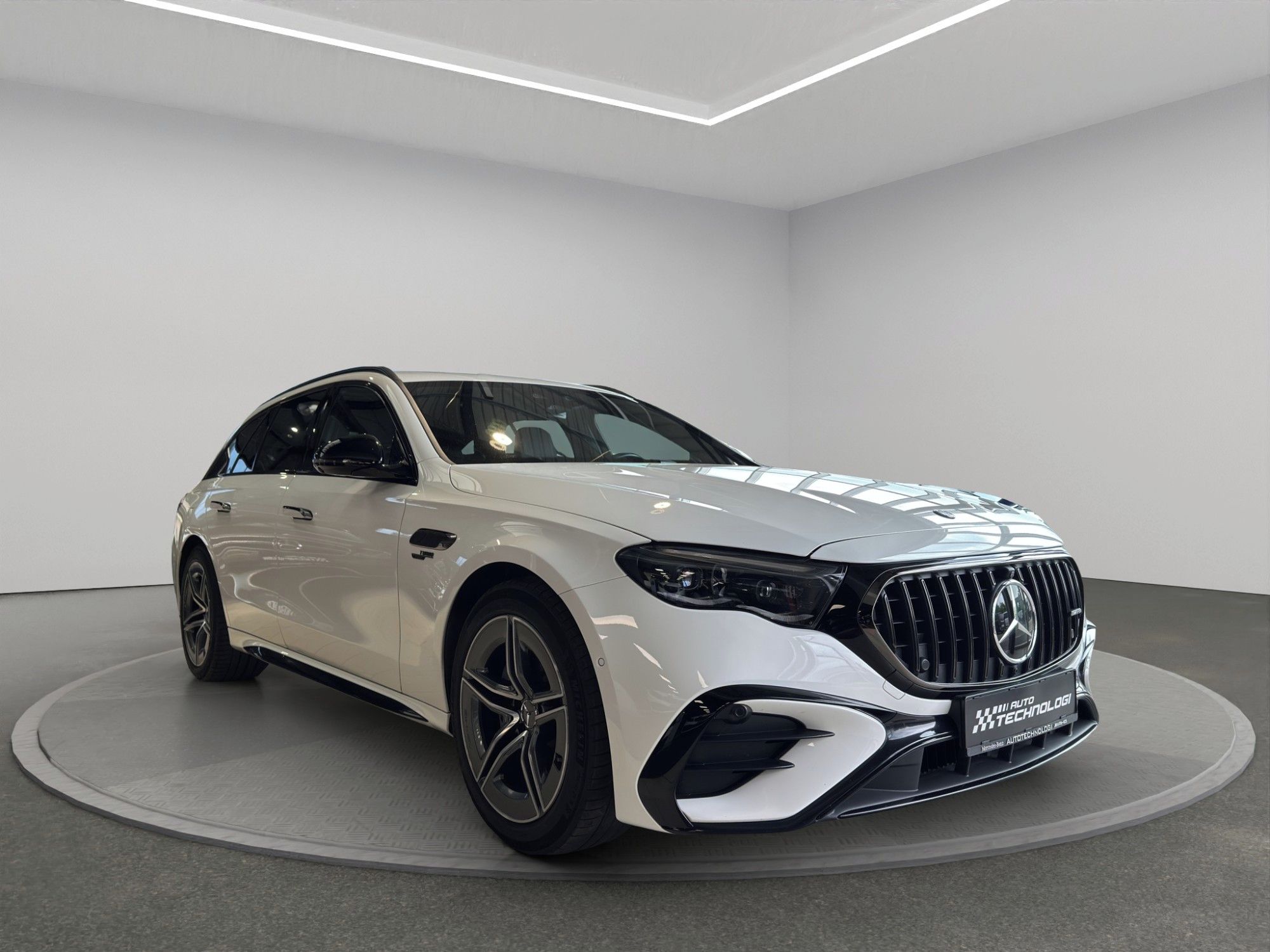 Mercedes-Benz Třídy E, 53 AMG Hybrid 4MATIC+ - fotka 4