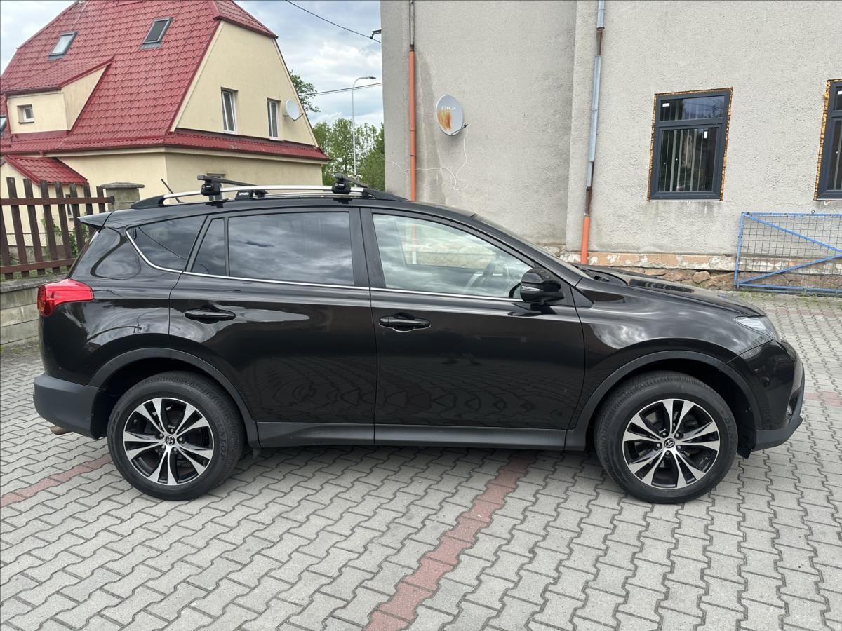 Toyota Rav4, 2,0 4x4 TAŽNÉ - fotka 2