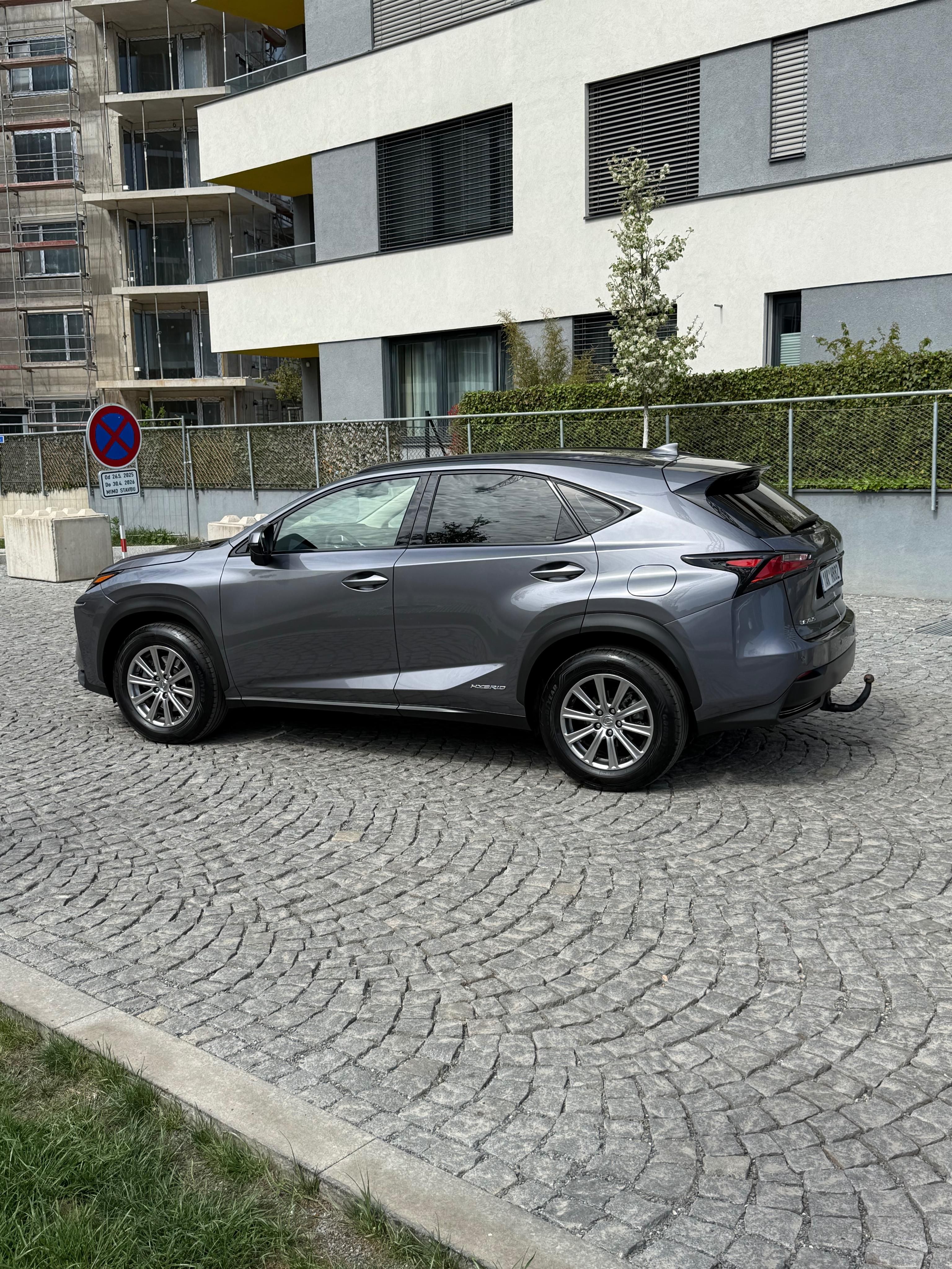 Lexus NX 300h, AWD, SERVIS LEXUS, DECHROM - fotka 2