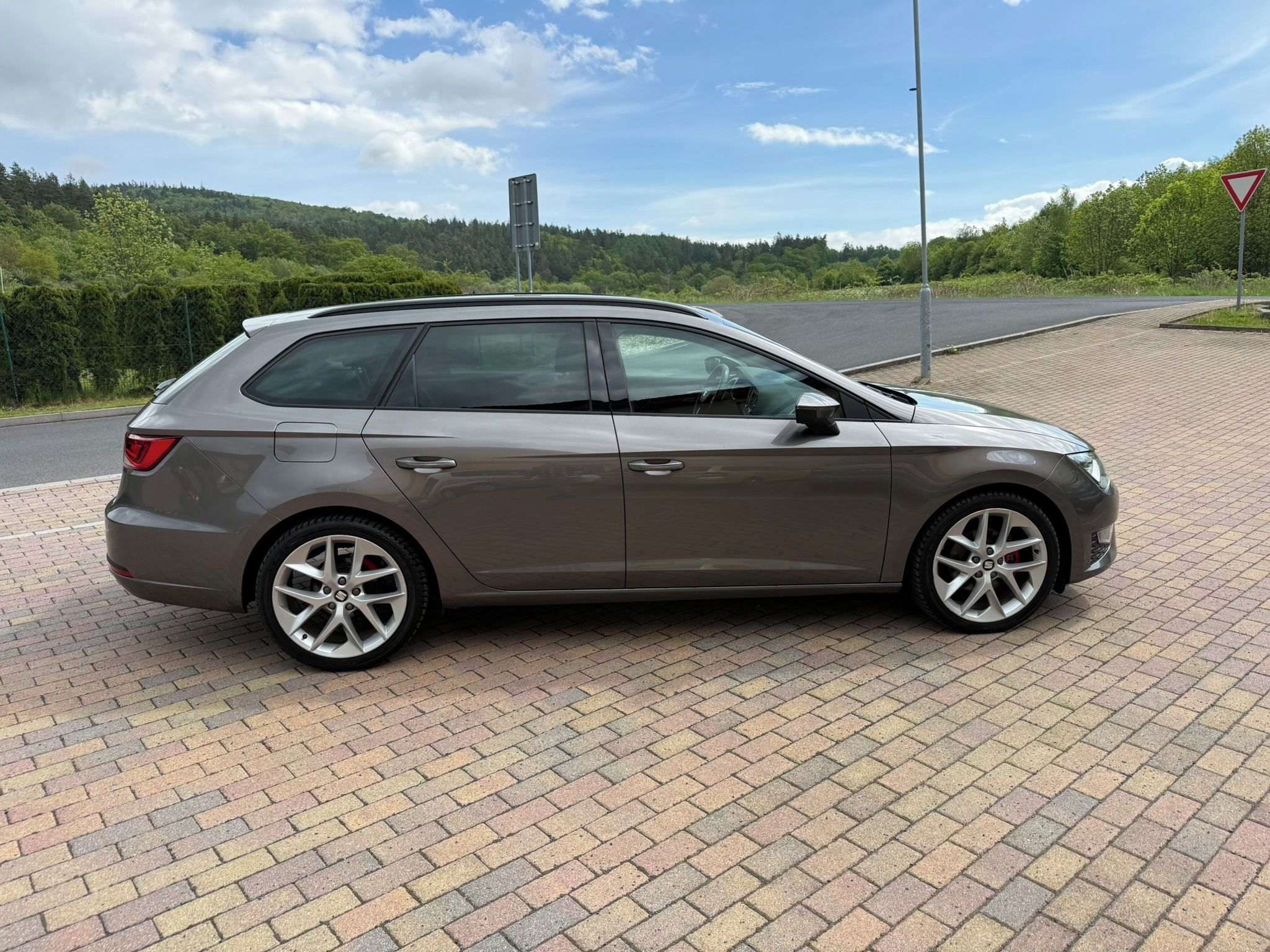 Seat Leon, ST FR 2.0 TDI 110kW VÝHŘEV - fotka 6