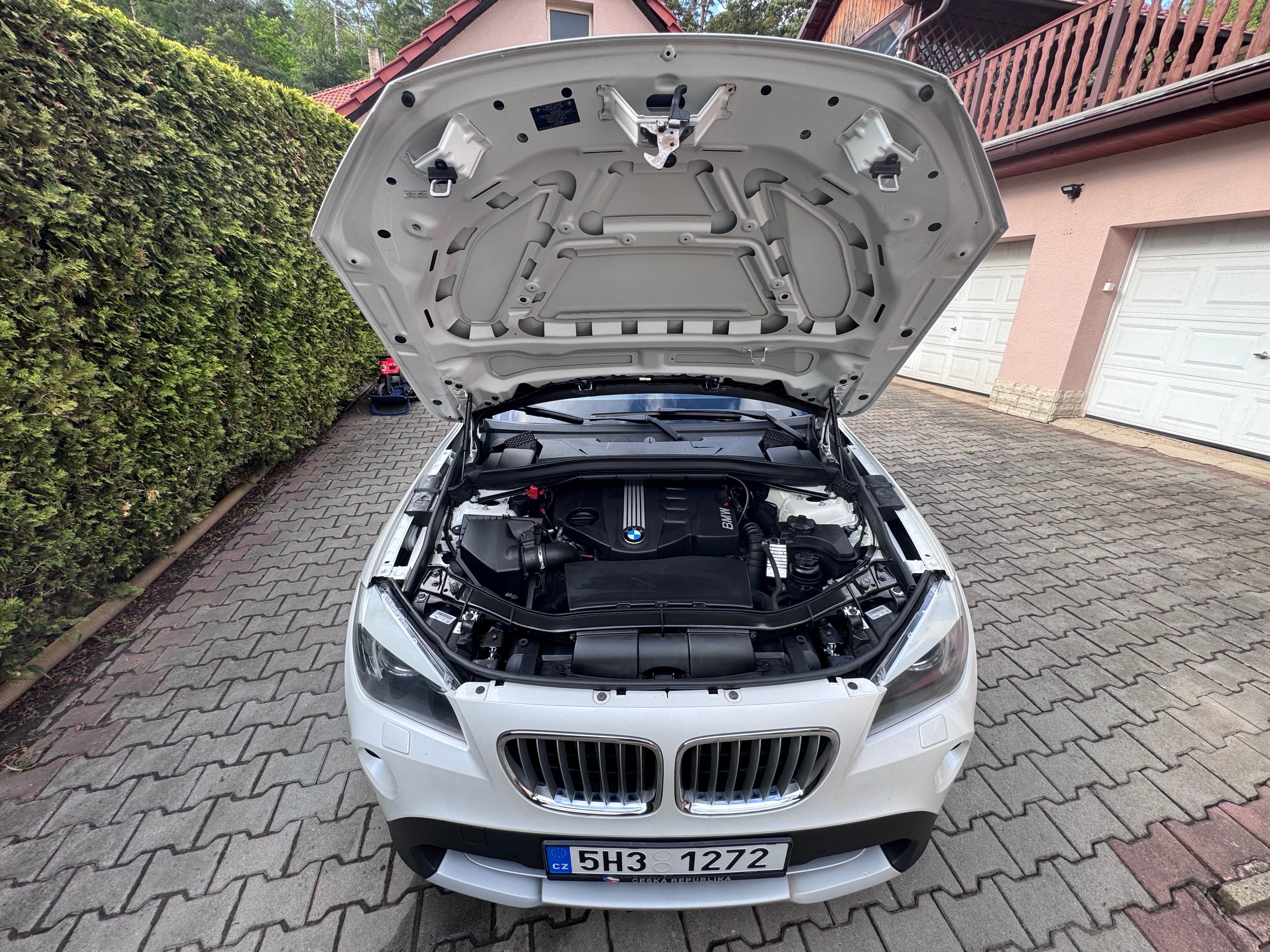 BMW X1, xDrive 23d + nosič na kola - fotka 6