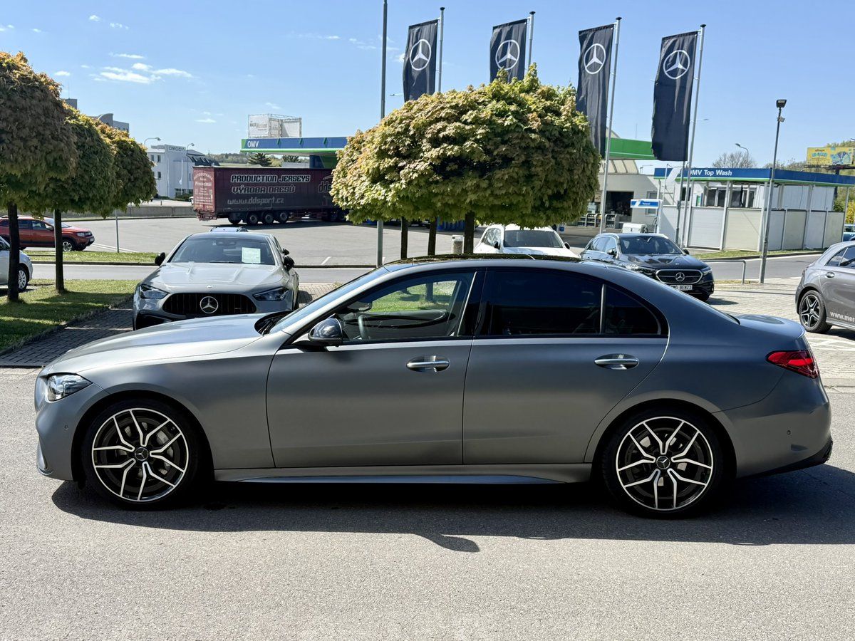 Mercedes-Benz Třídy C, 300 4MATIC - fotka 5