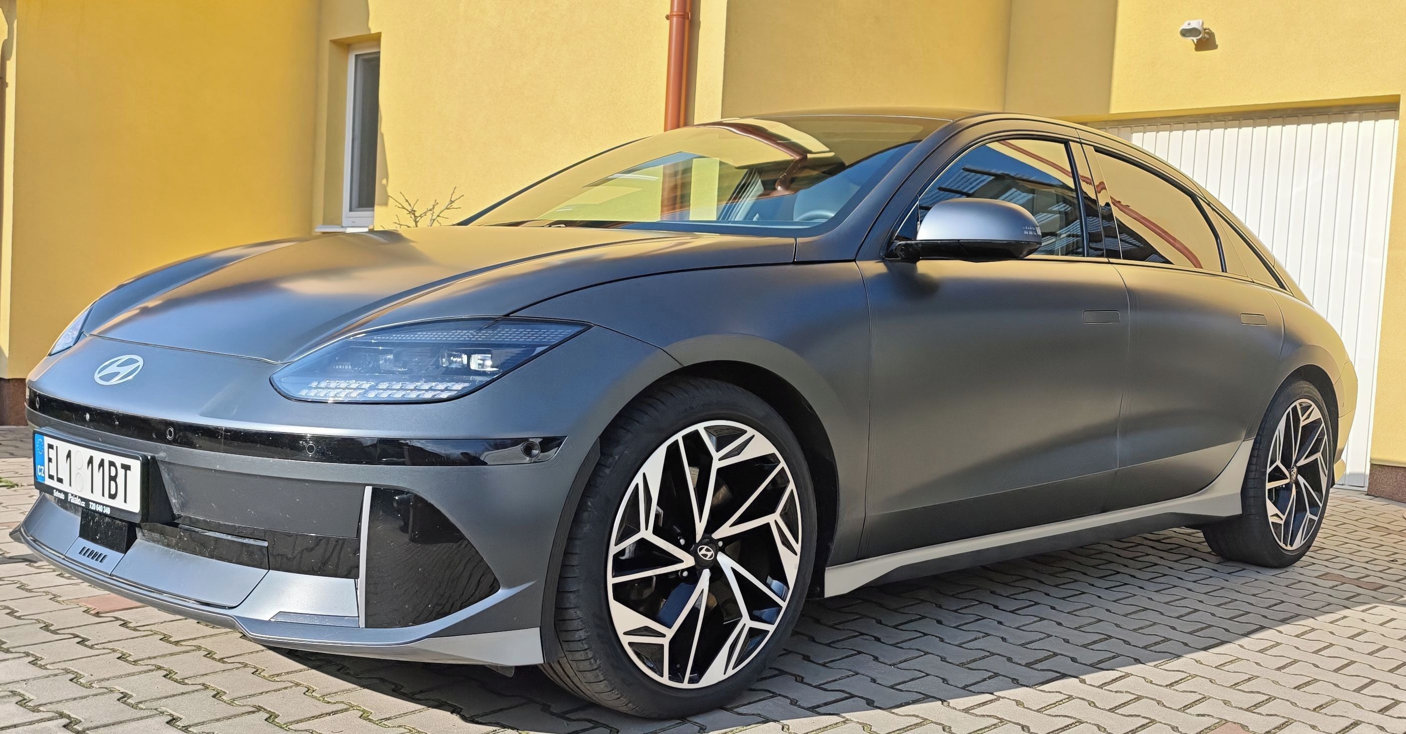 Hyundai Ioniq - fotka 6