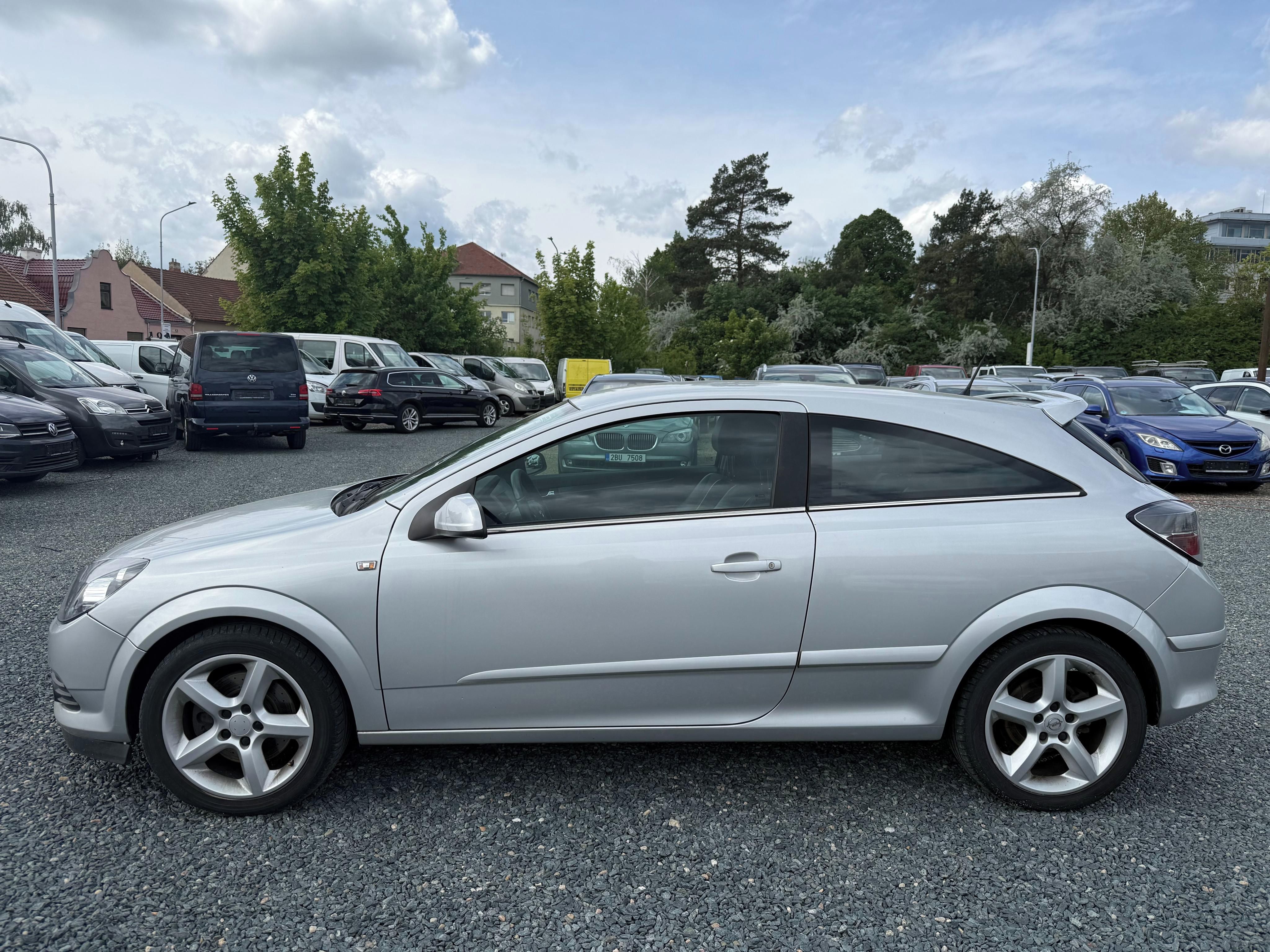 Opel Astra, GTC 2.0 Turbo Cosmo - fotka 6