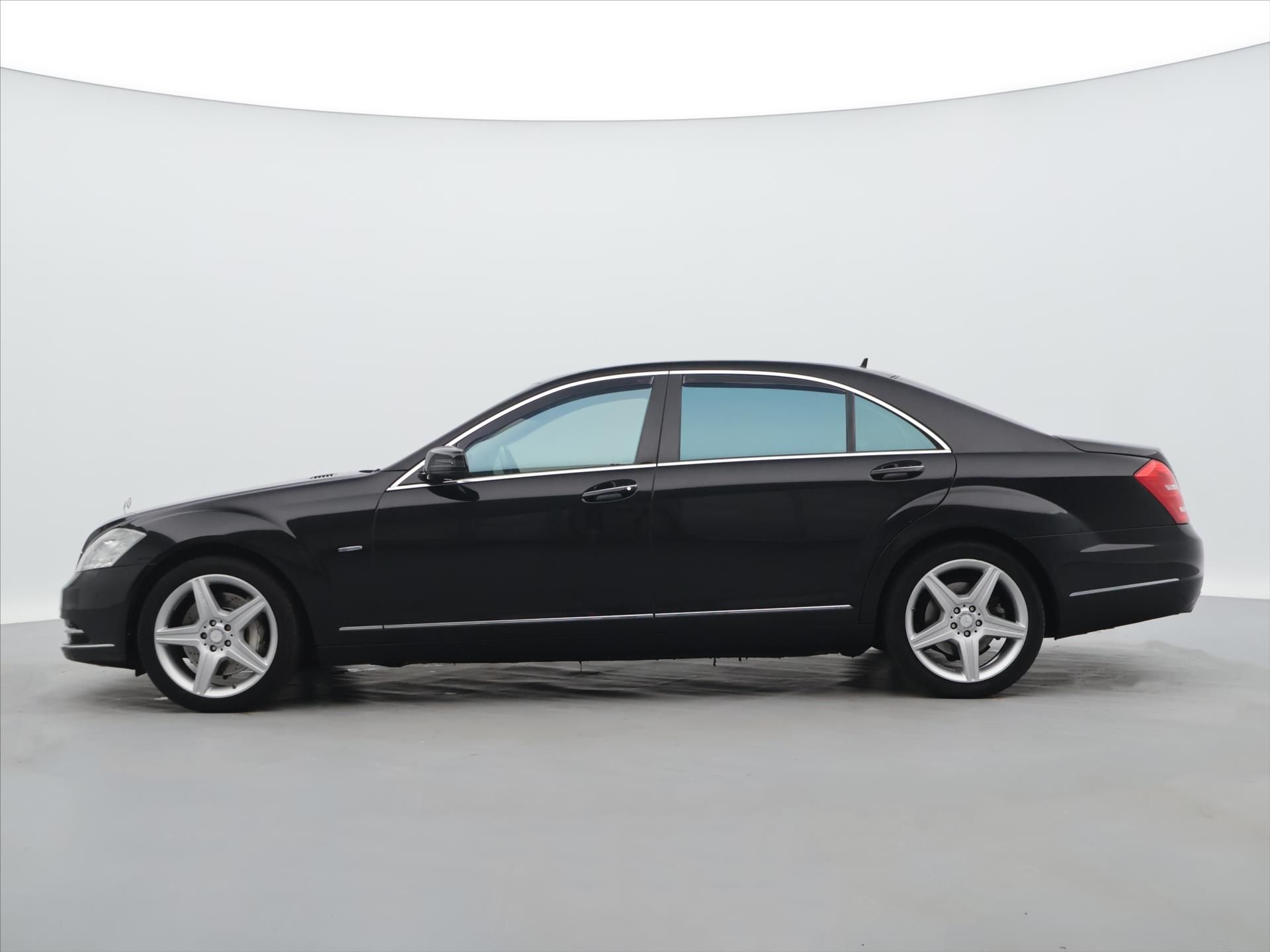 Mercedes-Benz Třídy S, 4,7 500 L 320 kW 4 Matic AMG - fotka 4