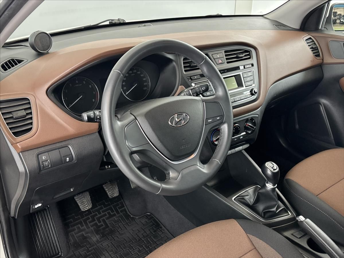 Hyundai i20, 1,3 i  Family Club - fotka 5