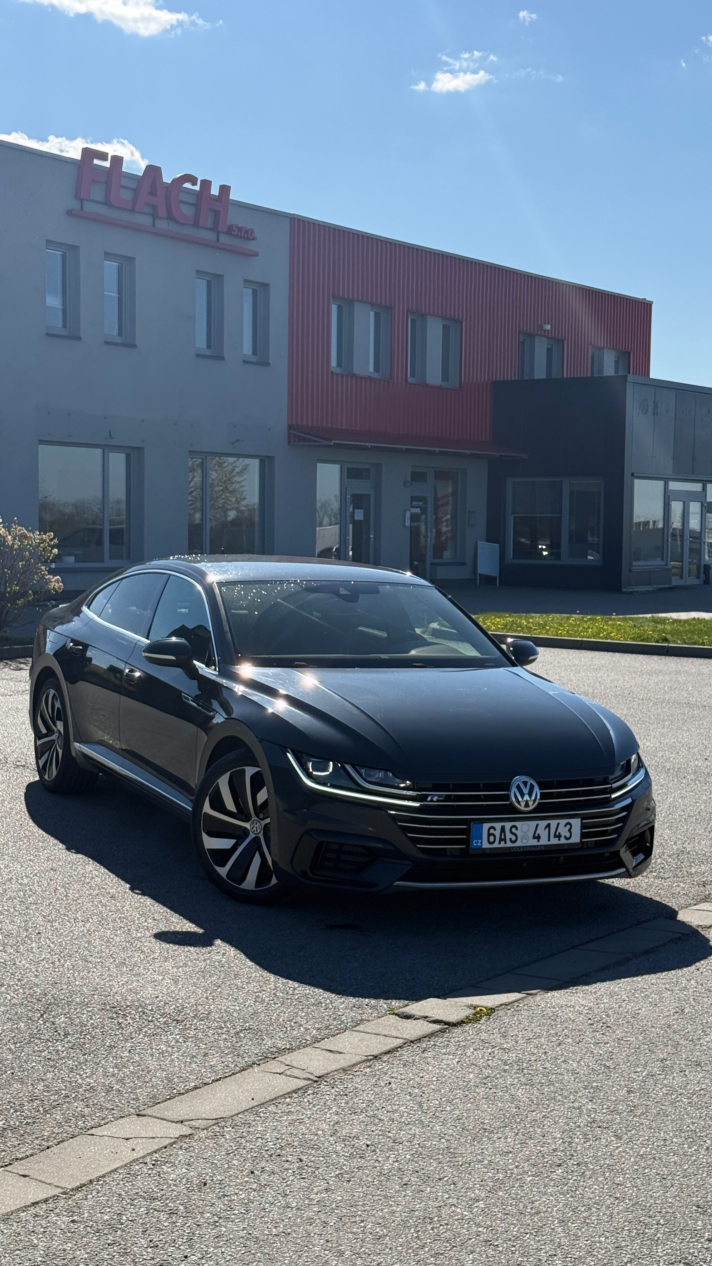 Volkswagen Arteon, Volkswagen Arteon R-Line