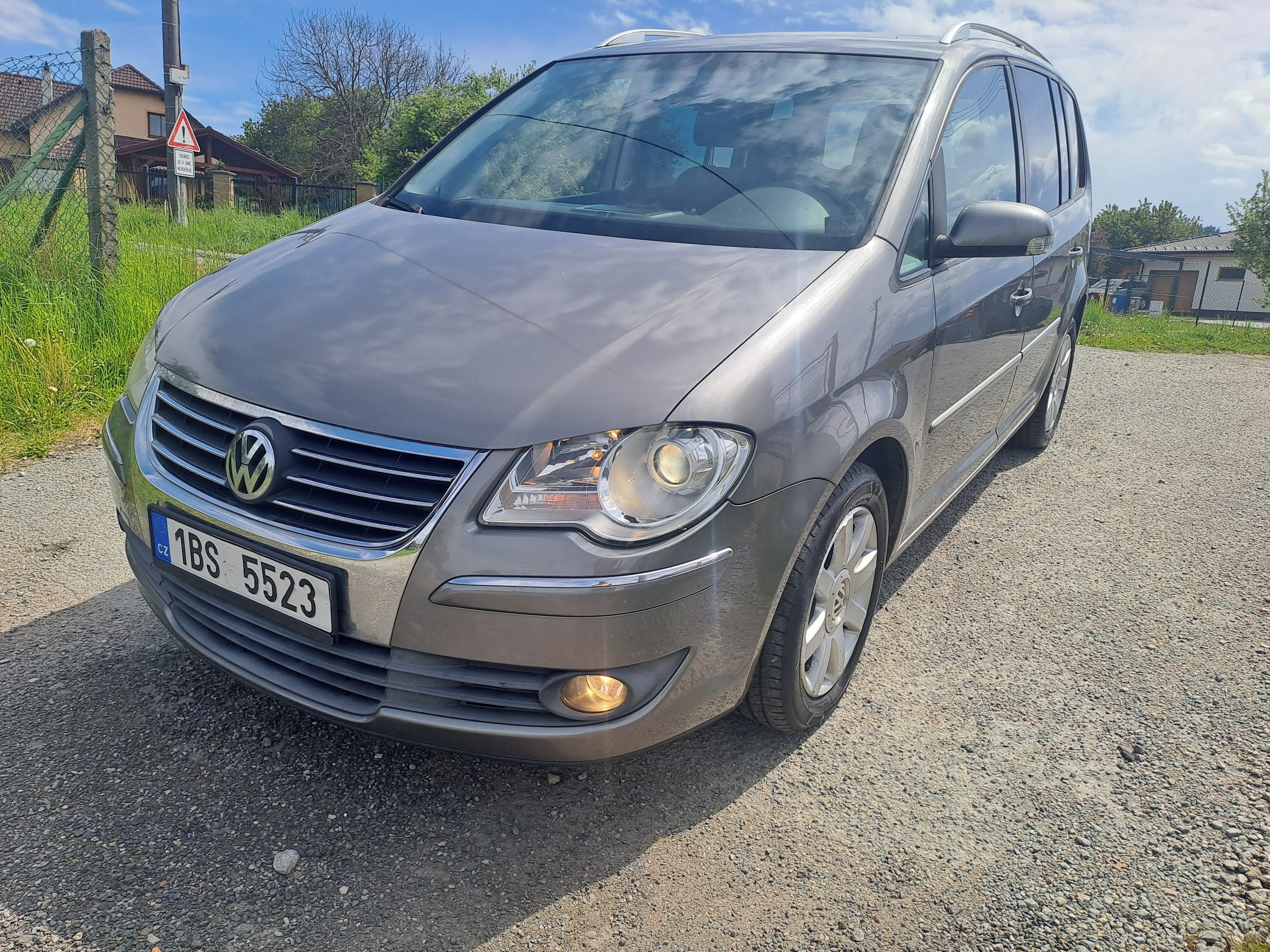 Volkswagen Touran, 2,0TDI DSG,7MÍST,SERVISOVANÝ! - fotka 4