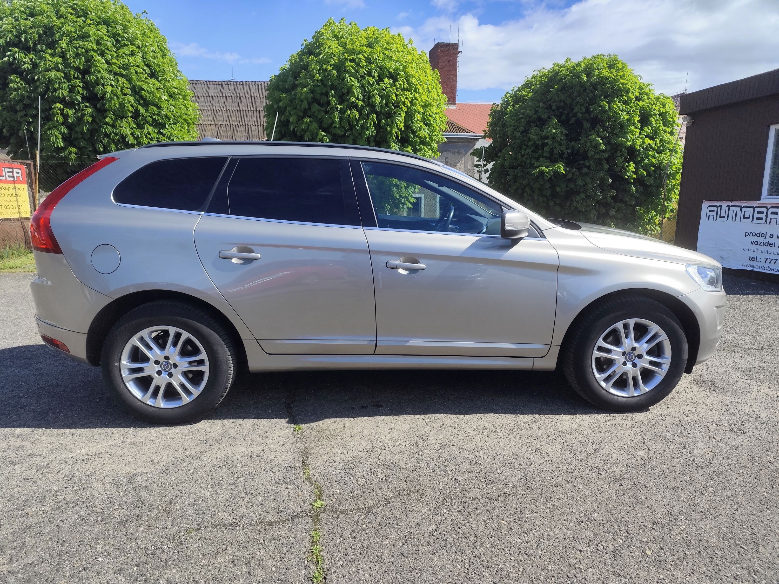 Volvo XC60, AWD.2.4D.140kw.Kamera.Kůže - fotka 5