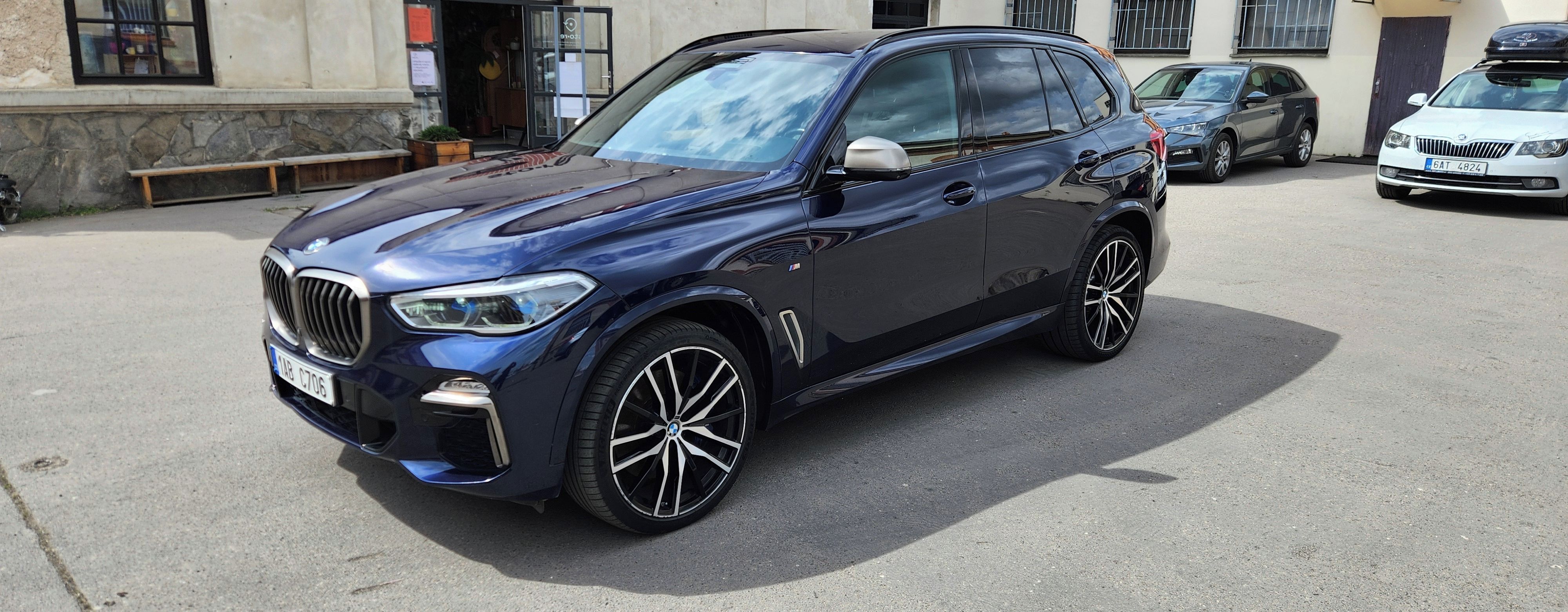 BMW X5, M50d ČR INDIVIDUAL M-SPORT TAŽ - fotka 2