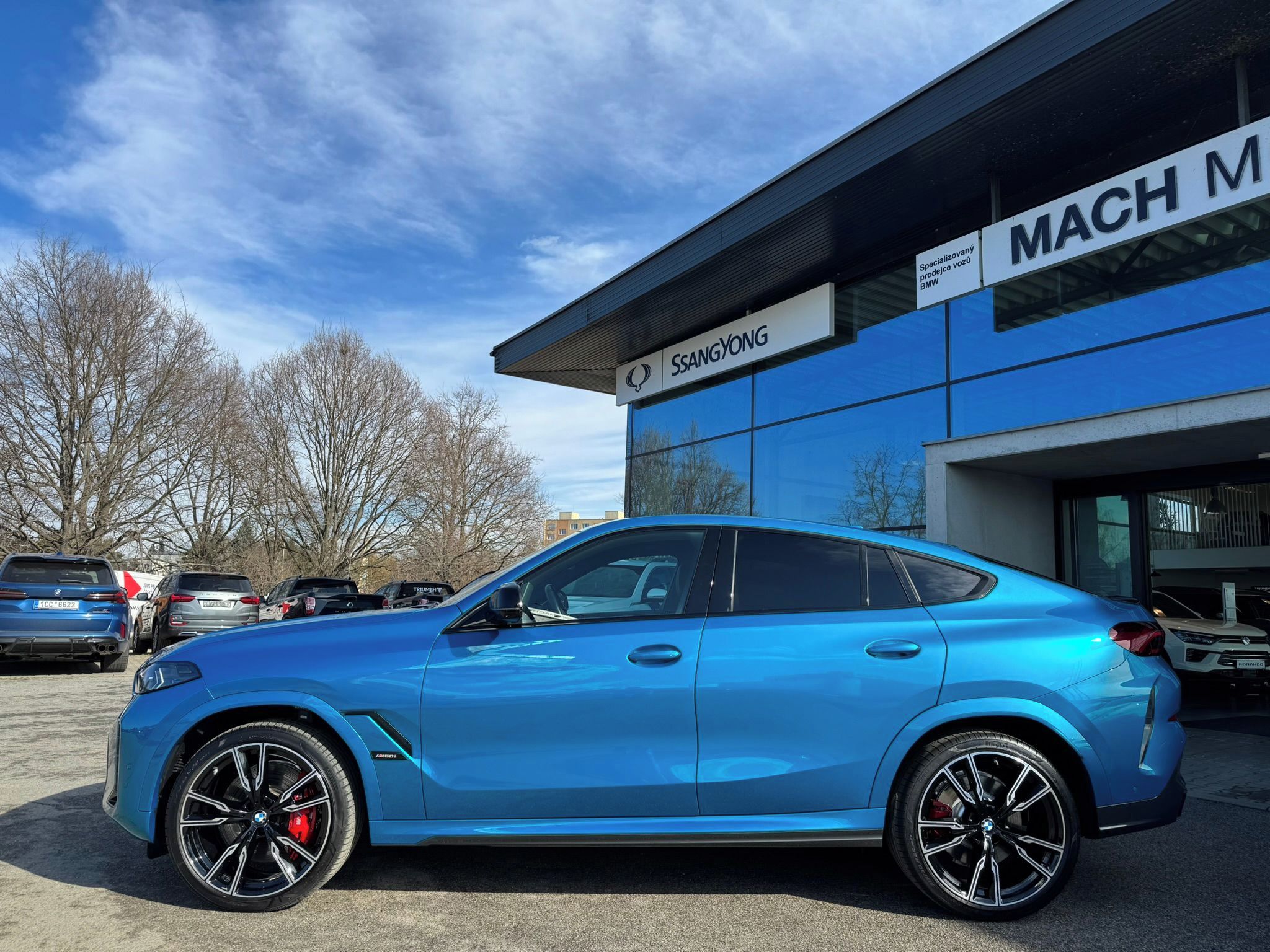 BMW X6, M60i xDrive TOP - fotka 2