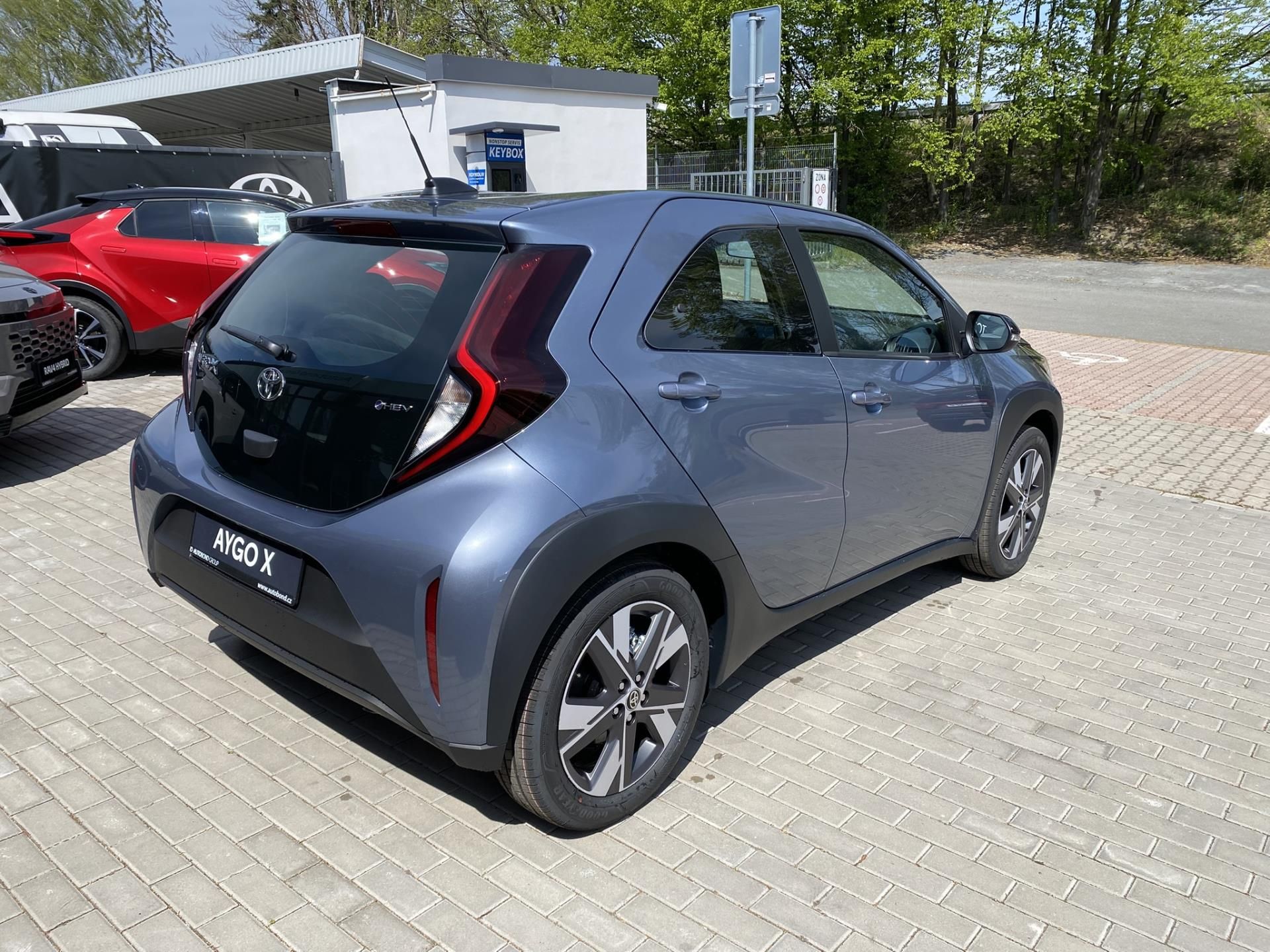 Toyota Aygo, 1.5 HEV COMFORT - fotka 6