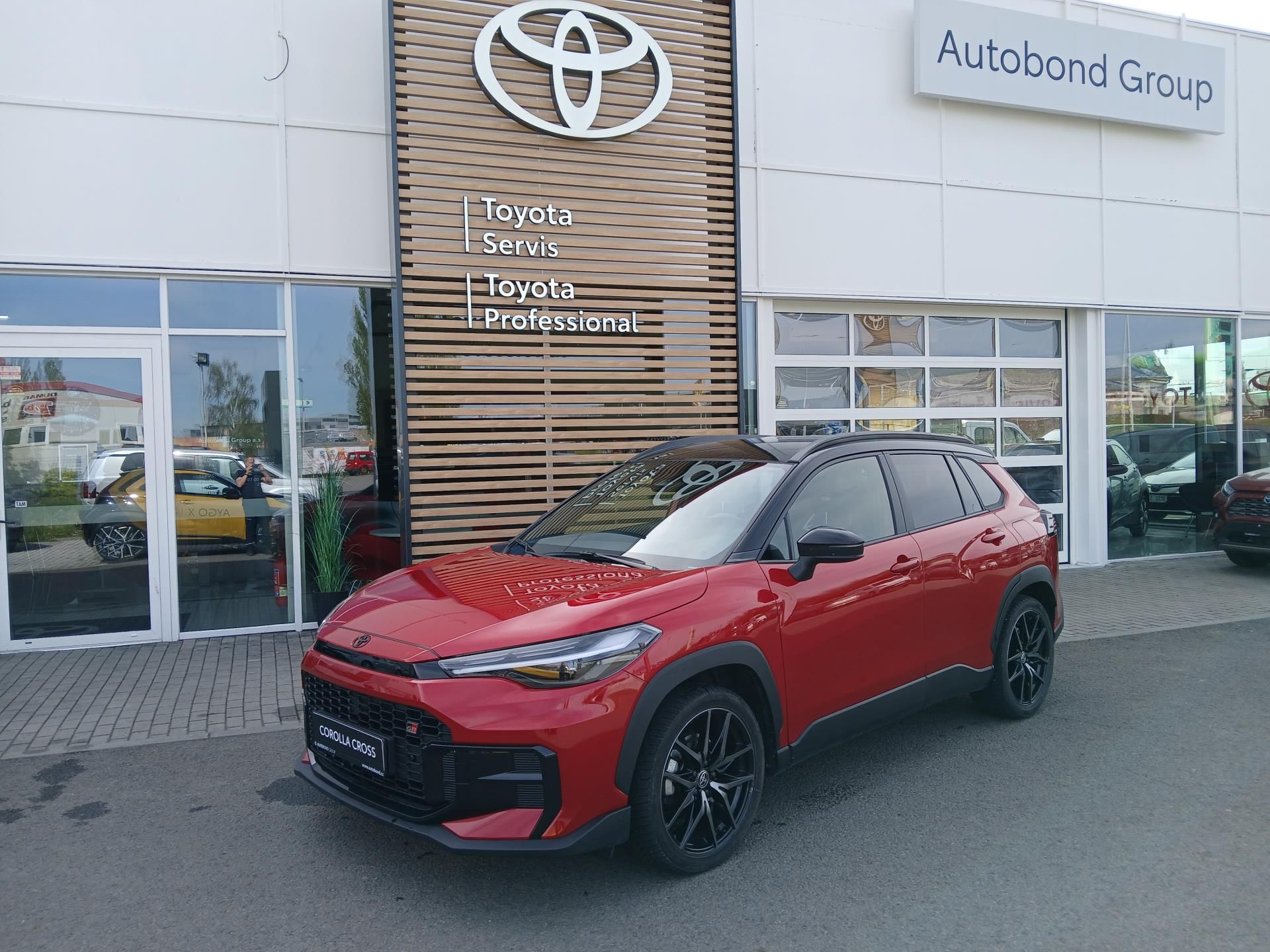 Toyota Corolla Cross, 2,0 HEV CVT GR SPORT zimní pne