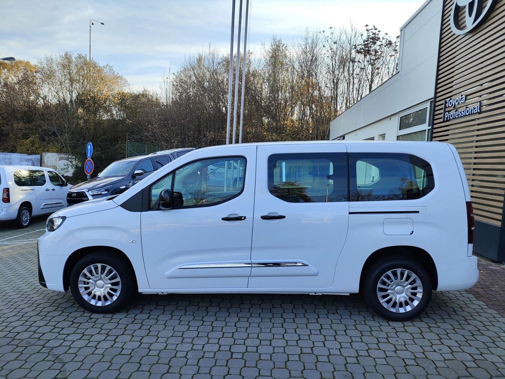 Toyota Proace City Verso, 1.2T 6MT Business 7S - fotka 3