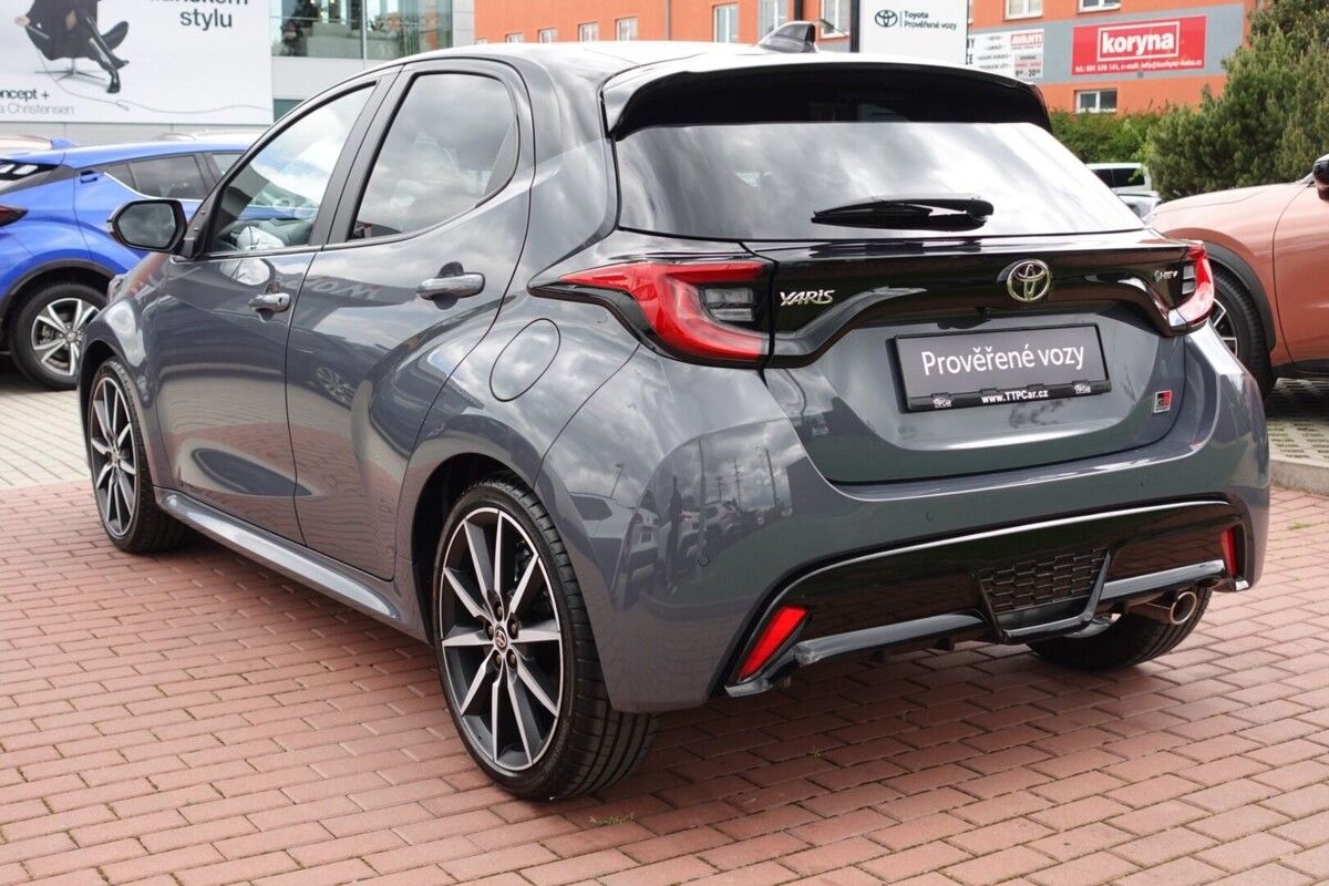 Toyota Yaris, 1,5 HEV GR SPORT VIP Skyview - fotka 6