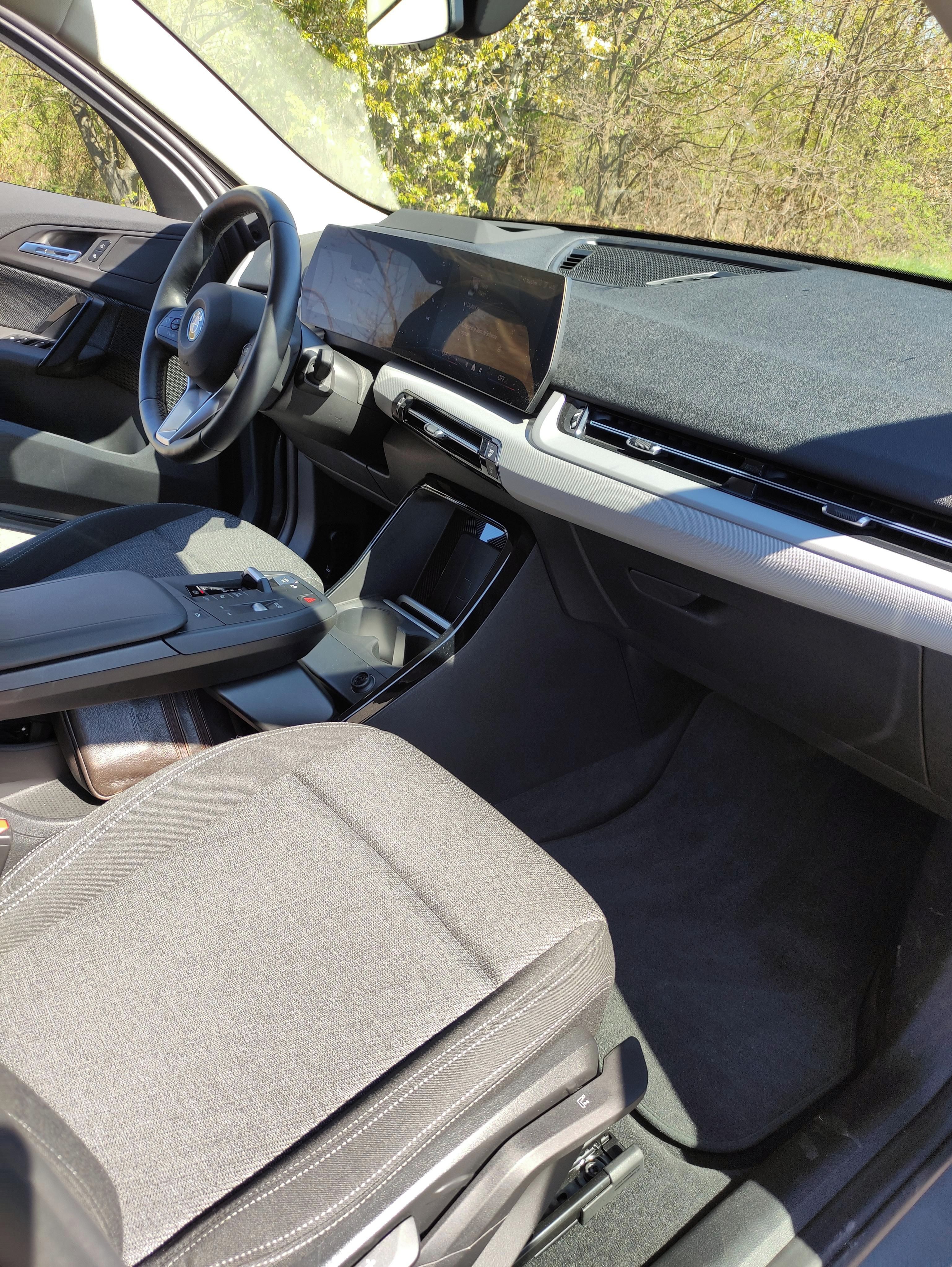 BMW iX2, xDrive30 - fotka 6