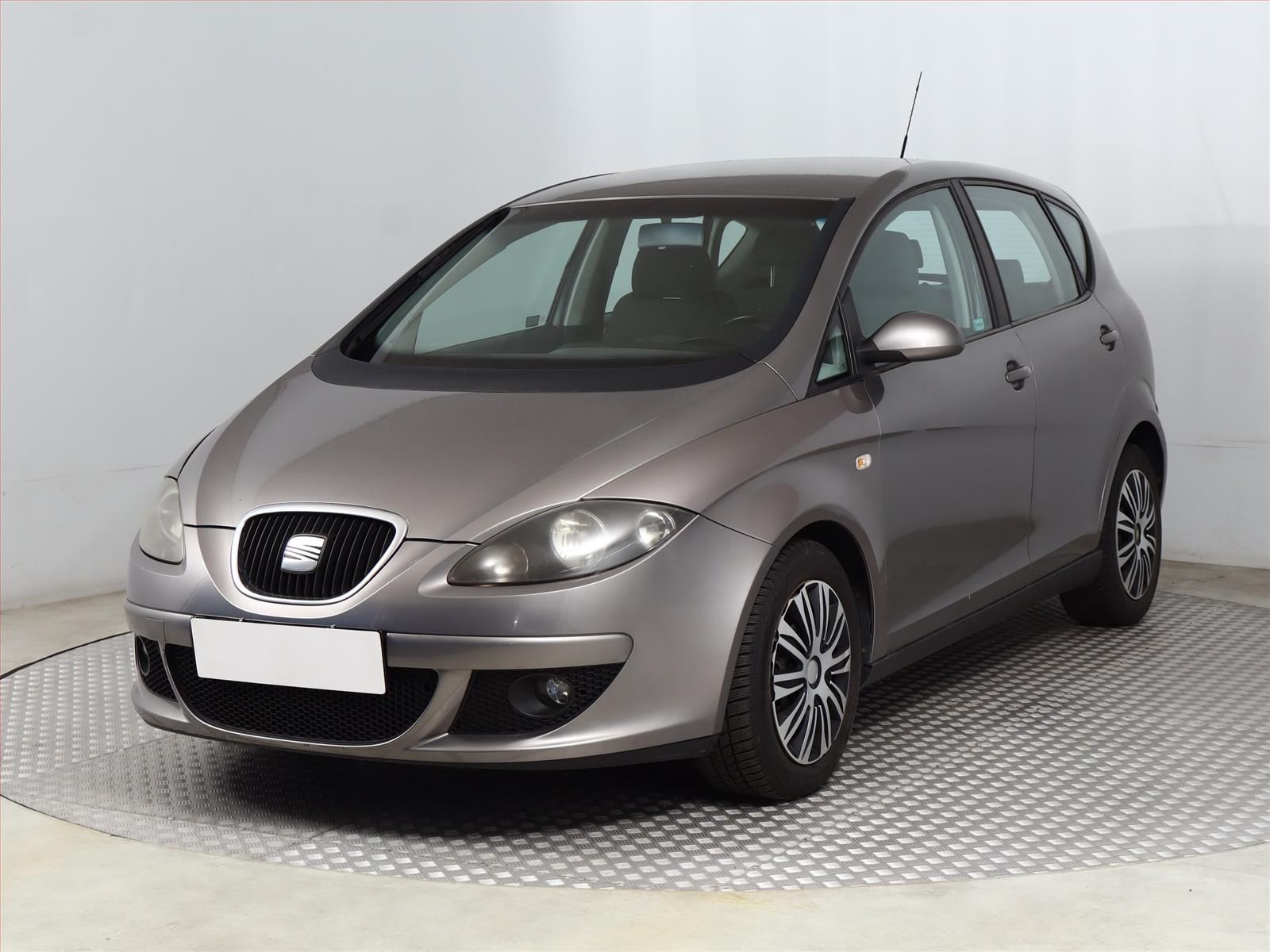 Seat Altea, 2.0 FSI, rezervace - fotka 2