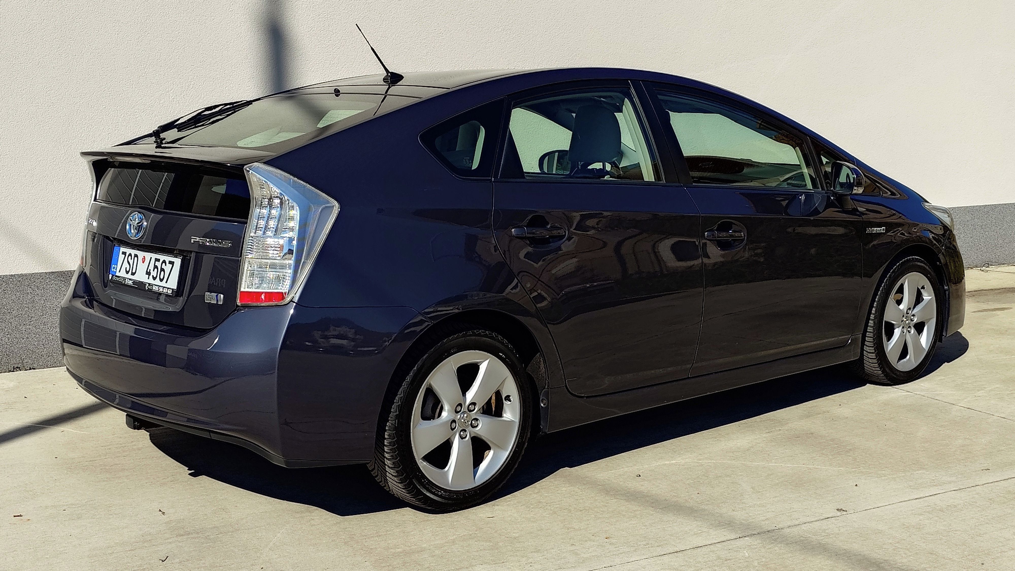 Toyota Prius, 1,8 HYBRID - fotka 2