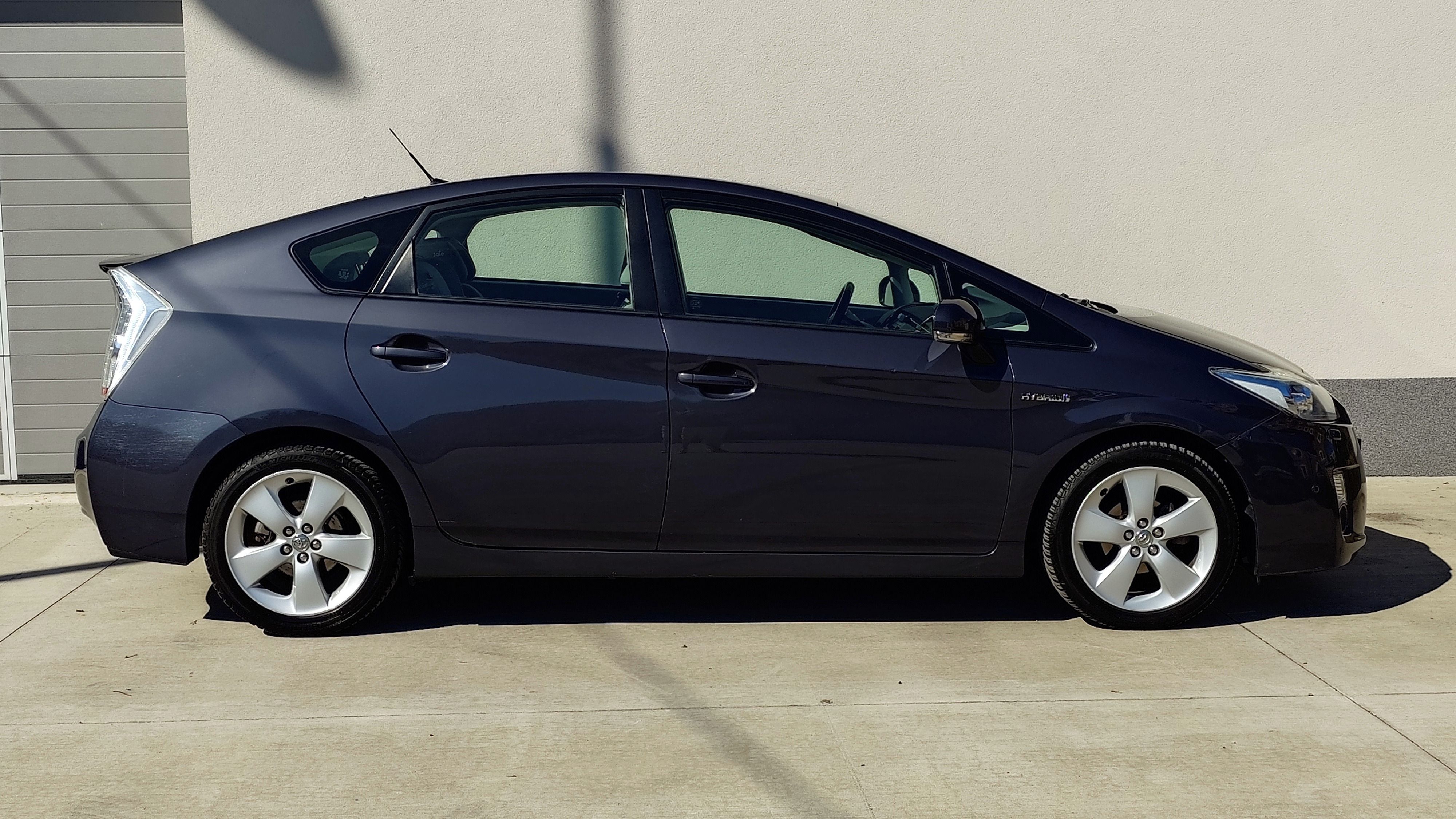 Toyota Prius, 1,8 HYBRID - fotka 3