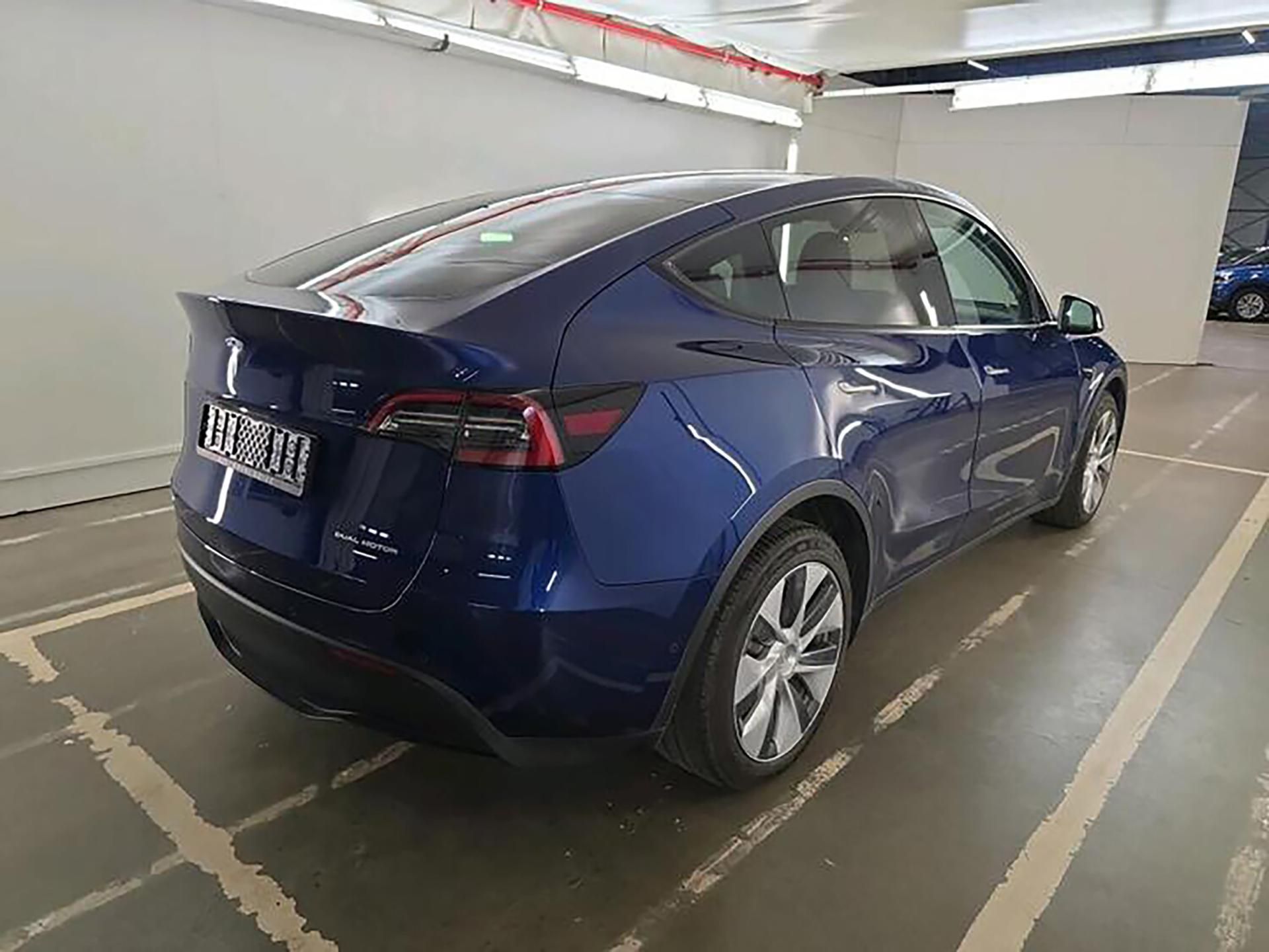 Tesla Model Y, Long Range AWD - fotka 4
