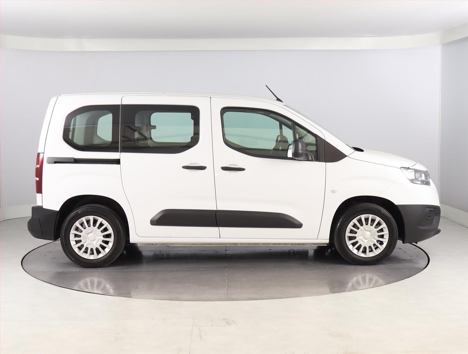 Toyota Proace City Verso, 1.5 D-4D, 5Míst, Klima, ČR - fotka 6
