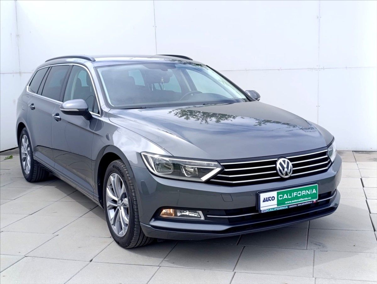 Volkswagen Passat, 1,6 TDi Aut.klima Navi Kamera - fotka 4