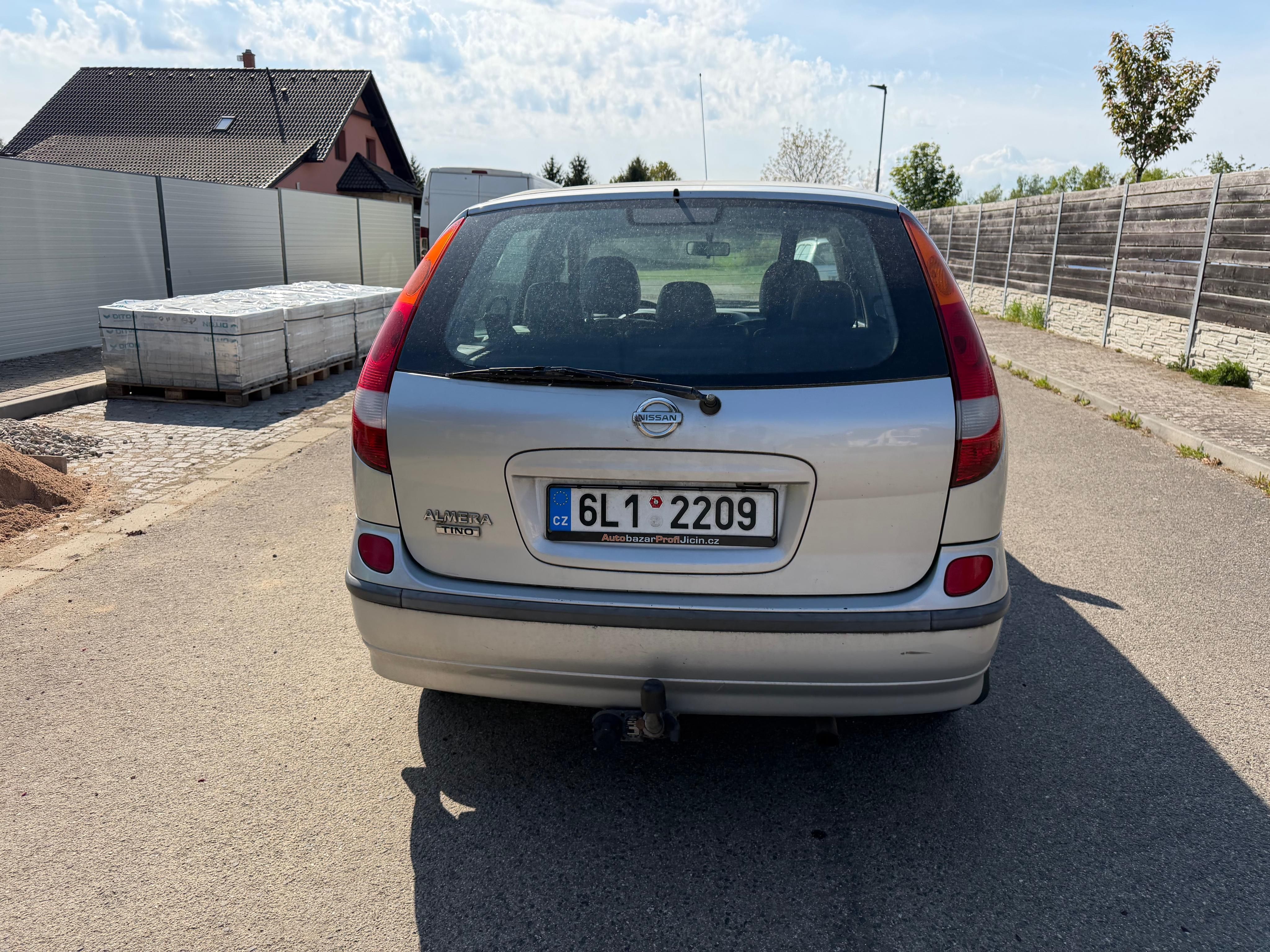 Nissan Almera Tino, 1,8i automat ,tažné ,serviska - fotka 5