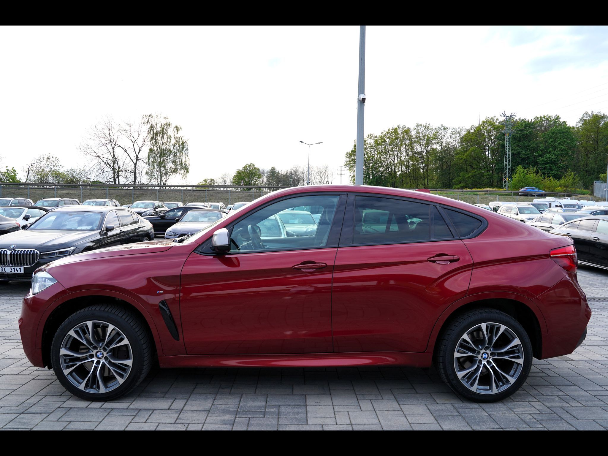 BMW X6, M50d xDrive/280 KW/HUD/20"/ČR - fotka 3