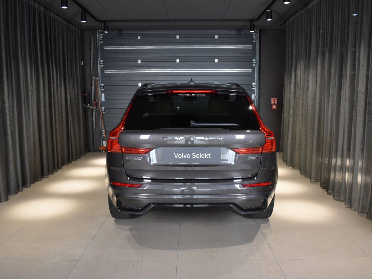 Volvo XC60, 2,0 B4 AWD Ultimate tažné,pano - fotka 4