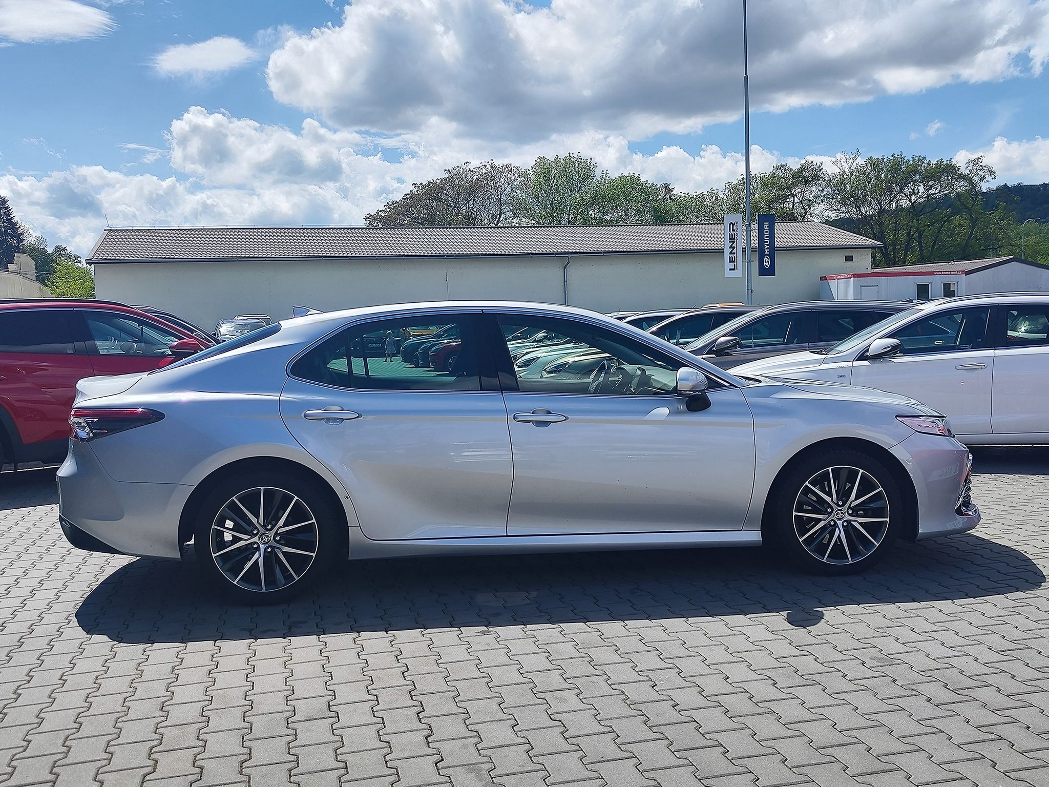 Toyota Camry, 2.5 HEV/160kW Executive e-CVT - fotka 4