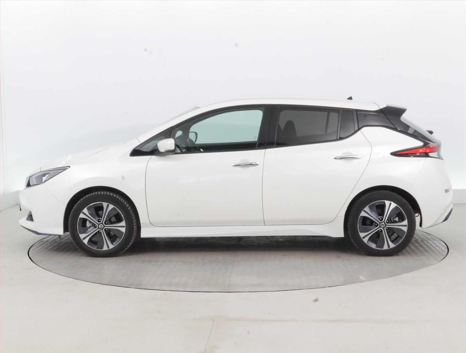 Nissan LEAF, 62 kWh, SoH 94%, Automat - fotka 3