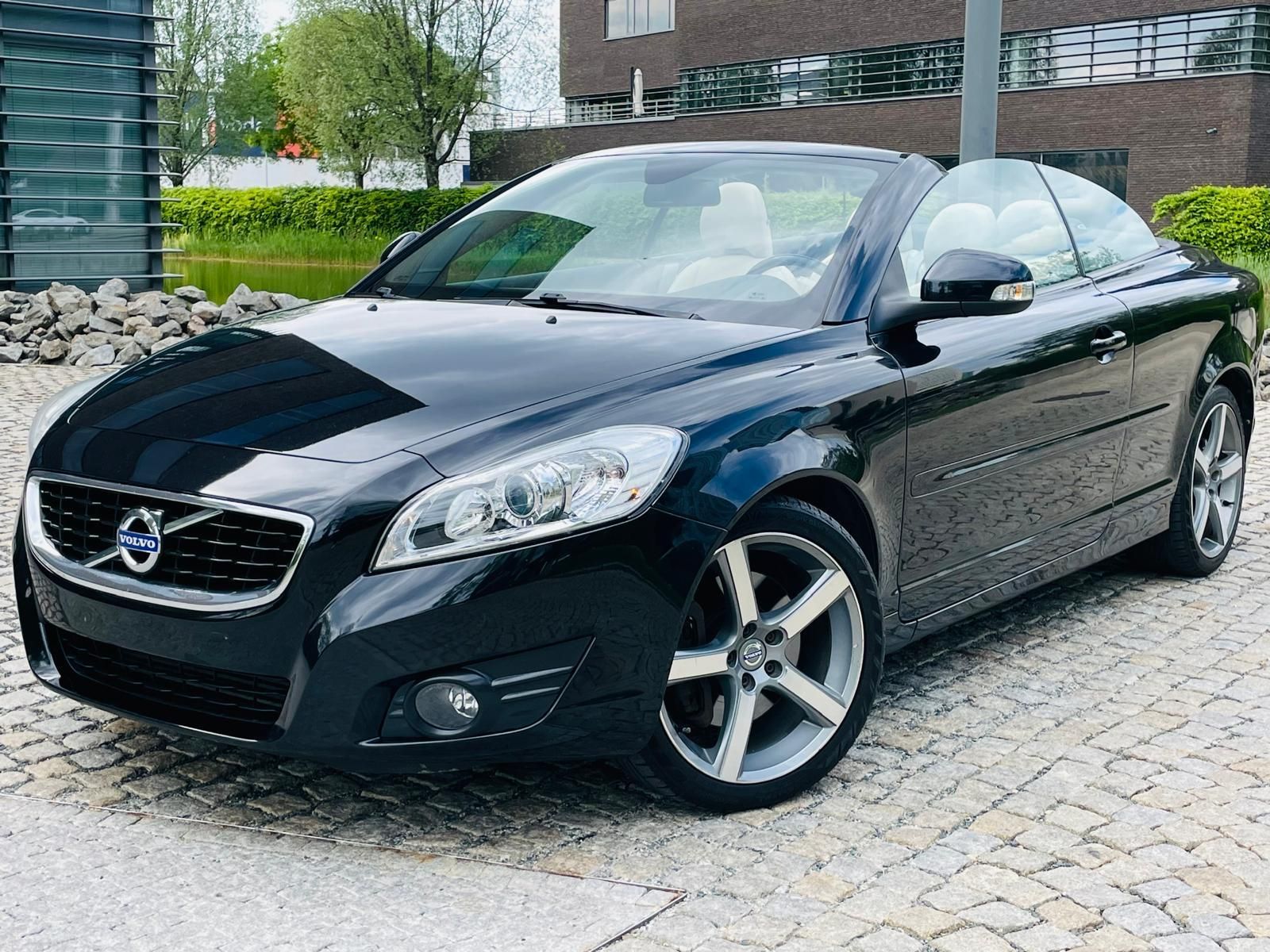 Volvo C70, 2.0 D3 5VÁLEC VÝHŘEV SERVISKA - fotka 2