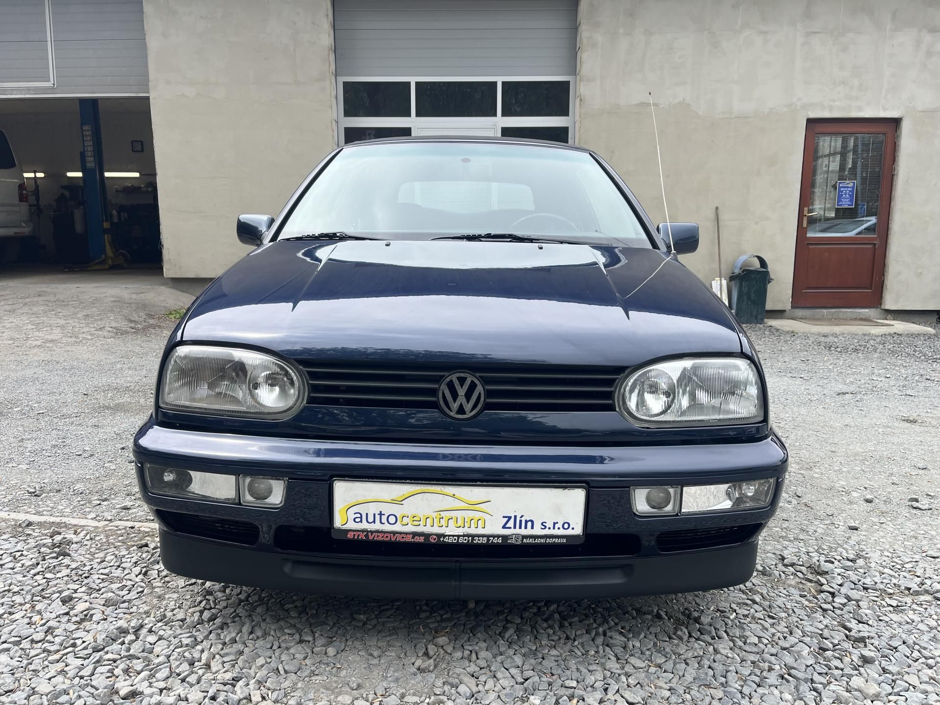 Volkswagen Golf, 1,6 i 74 Kw CABRIO - fotka 2