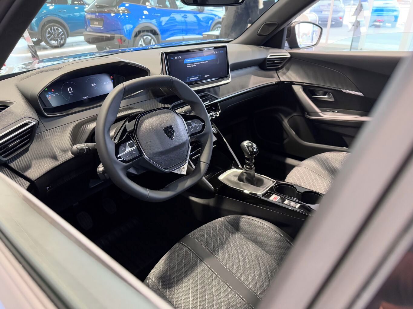 Peugeot 2008, Allure Turbo 100 koní - fotka 6