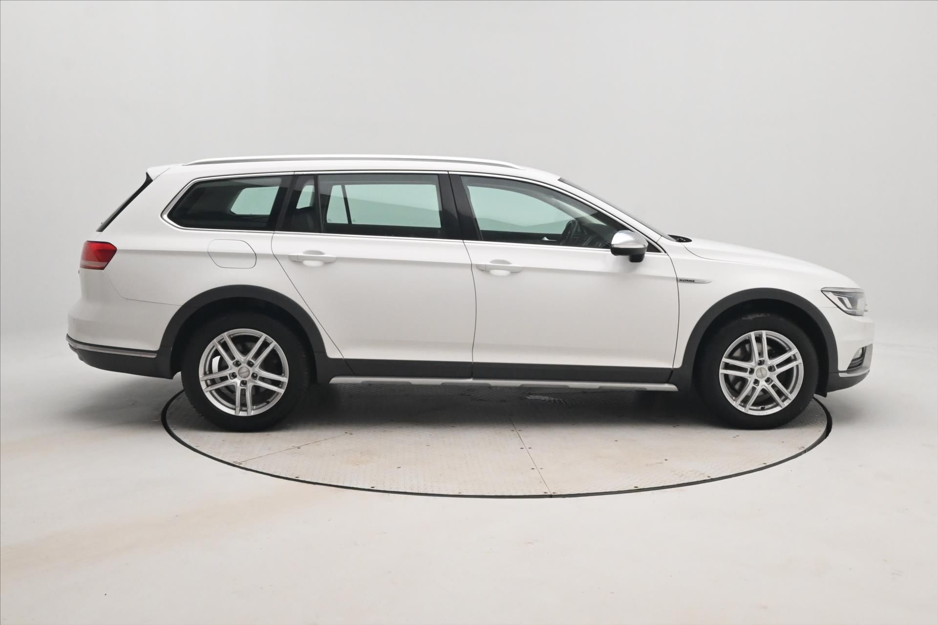 Volkswagen Passat, 2,0 TDI 140kW DSG Alltrack 4Mo - fotka 4