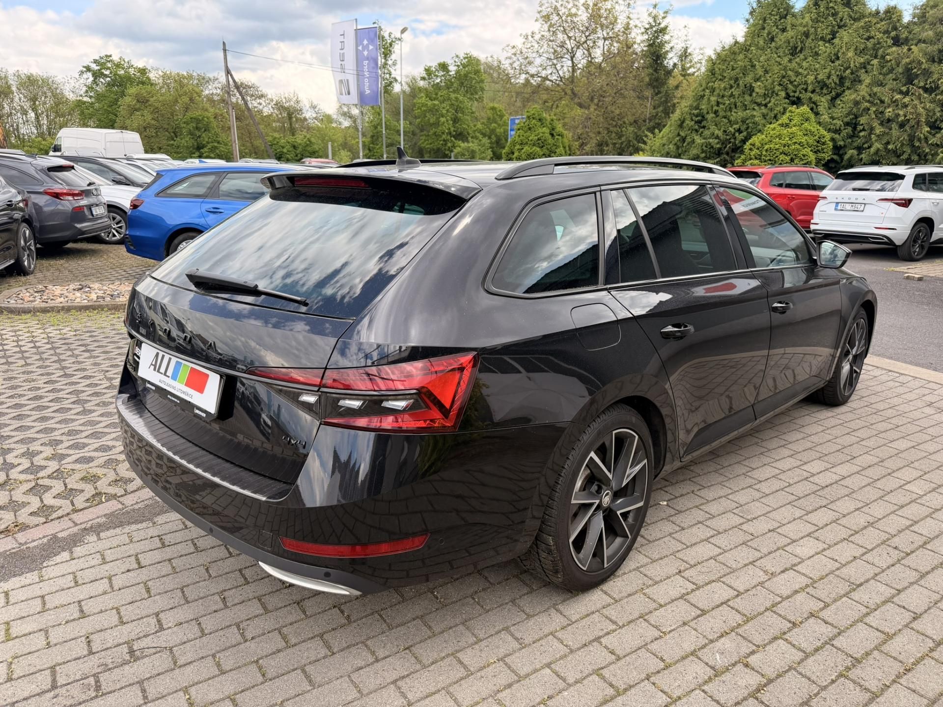 Škoda Superb, COMBI 2,0 TDI 4x4 SPORTLINE - fotka 2
