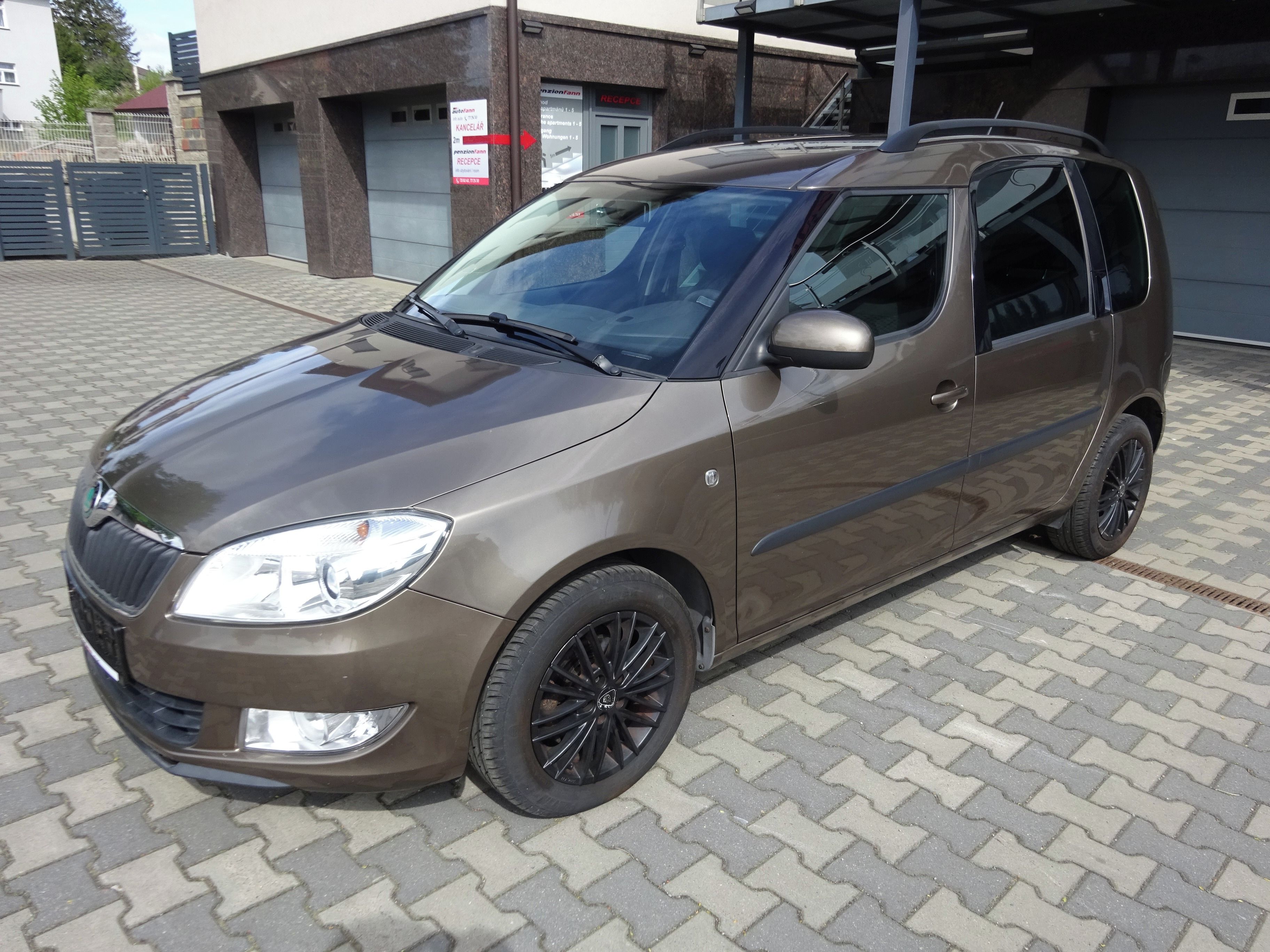 Škoda Roomster, 1.2TSi 63kW ,Ambition, 2xkola. - fotka 3
