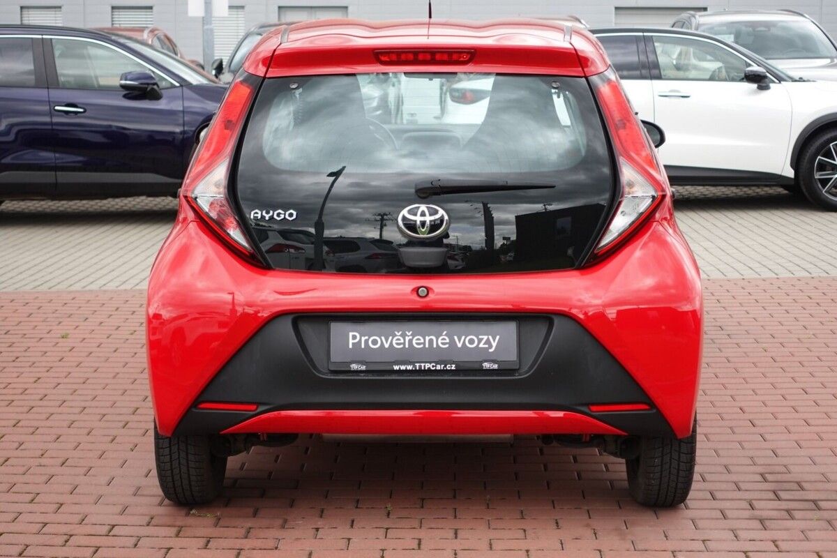 Toyota Aygo, 1.0 VVT-i 5M/T x + comfort - fotka 5
