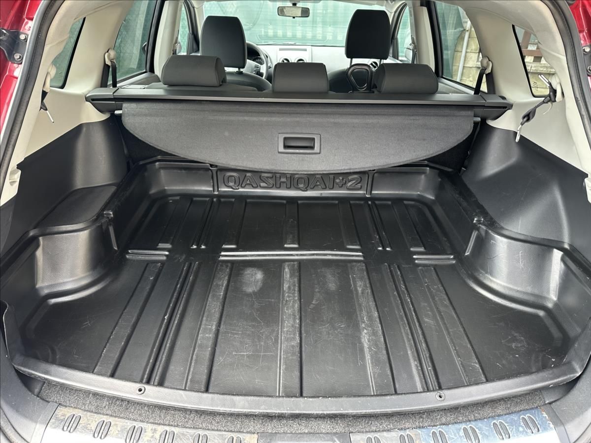 Nissan Qashqai, 2,0 +2 4x4 7.Míst - fotka 5