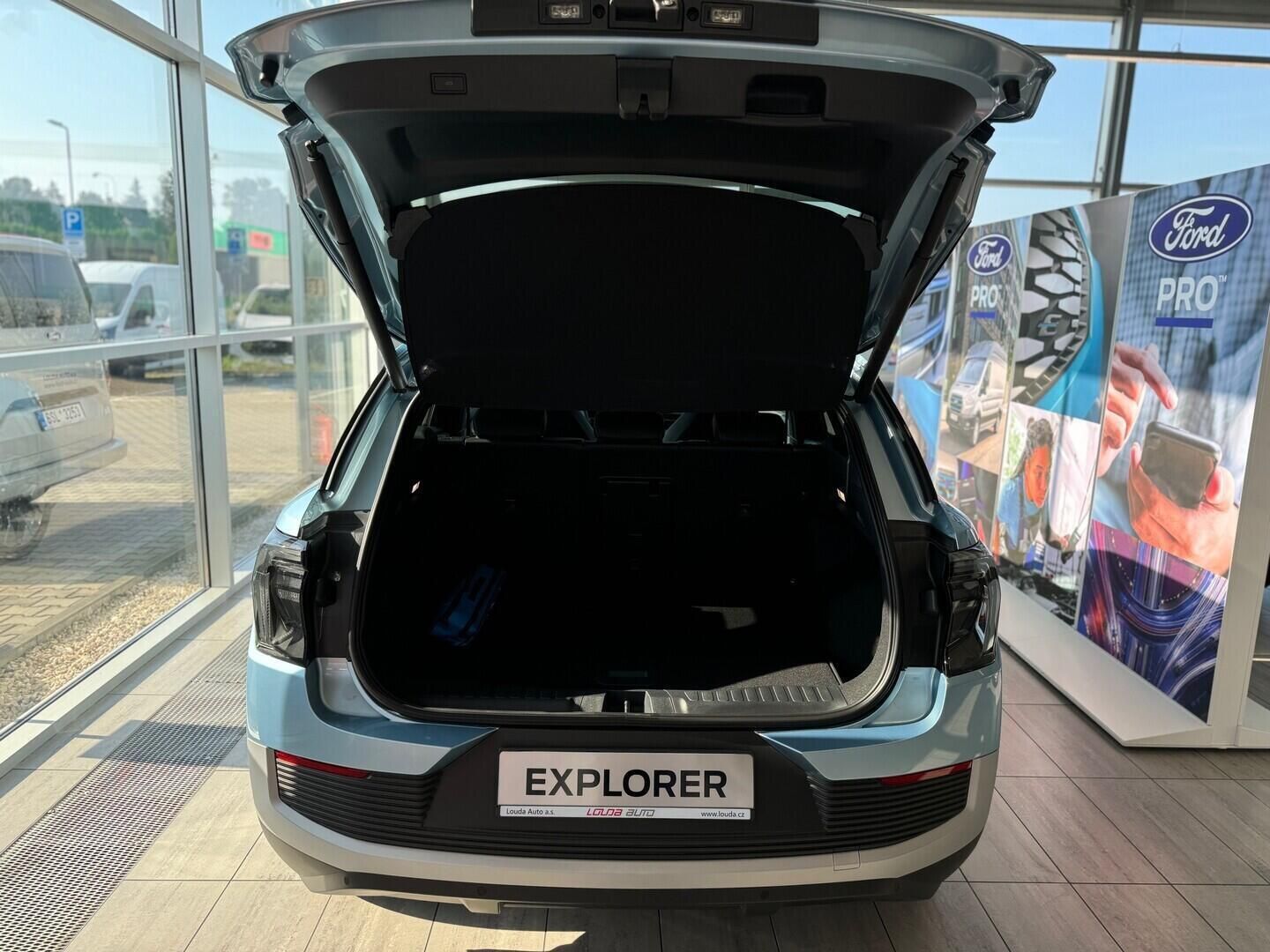 Ford Explorer, Elektrický  Premium 77 kWh,0 P - fotka 5