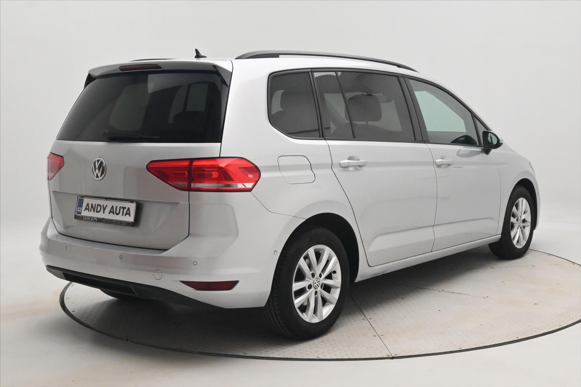 Volkswagen Touran, 1,6 TDI 85kW Navi Senzory - fotka 5
