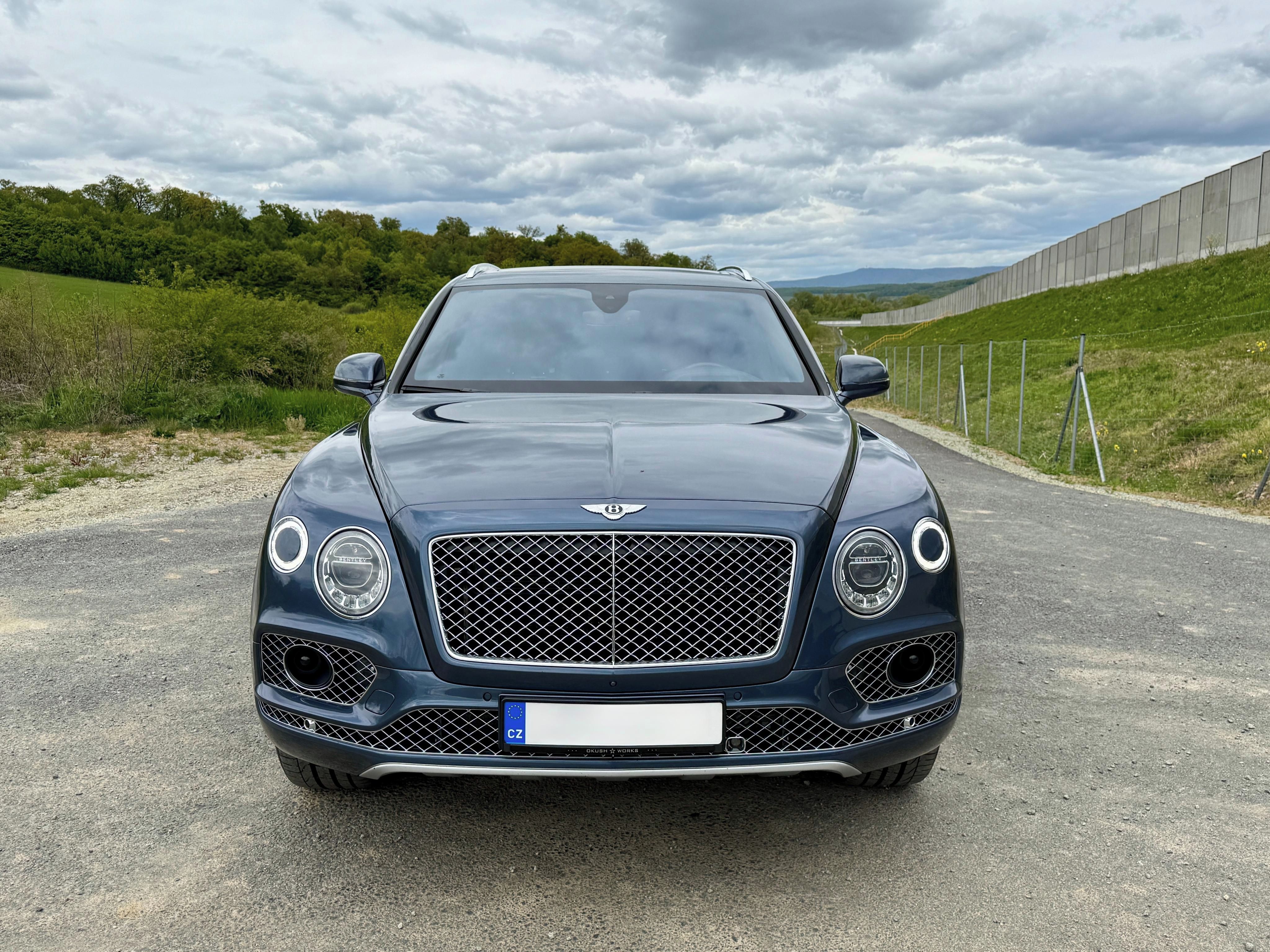Bentley Bentayga, 6.0 W12, 4WD, 4 místné - fotka 2